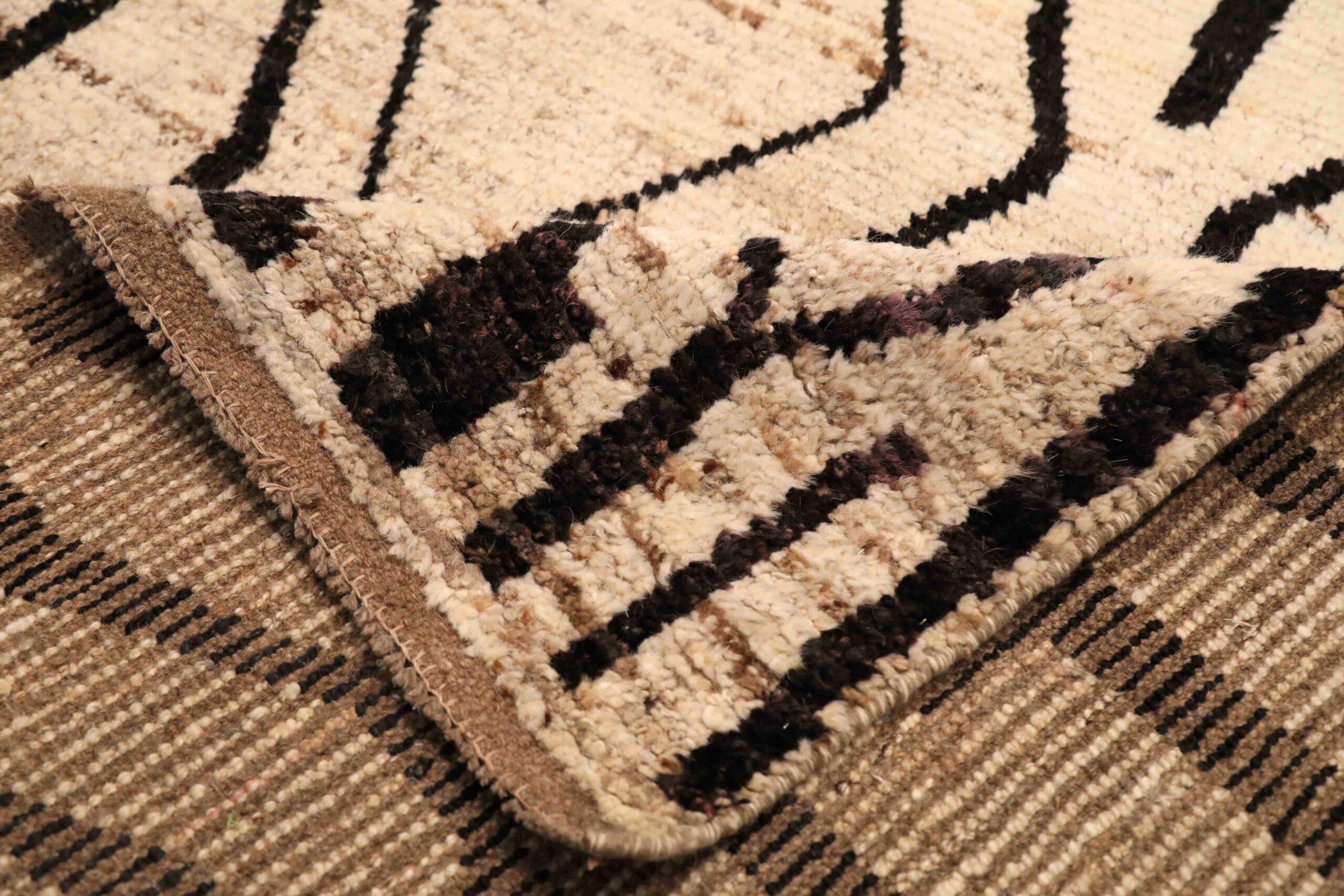 Marokkanische Teppiche aus Afghanistan - Wolle in elfenbeinfarbenem Design - 96360 (Handgeknüpft) im Angebot