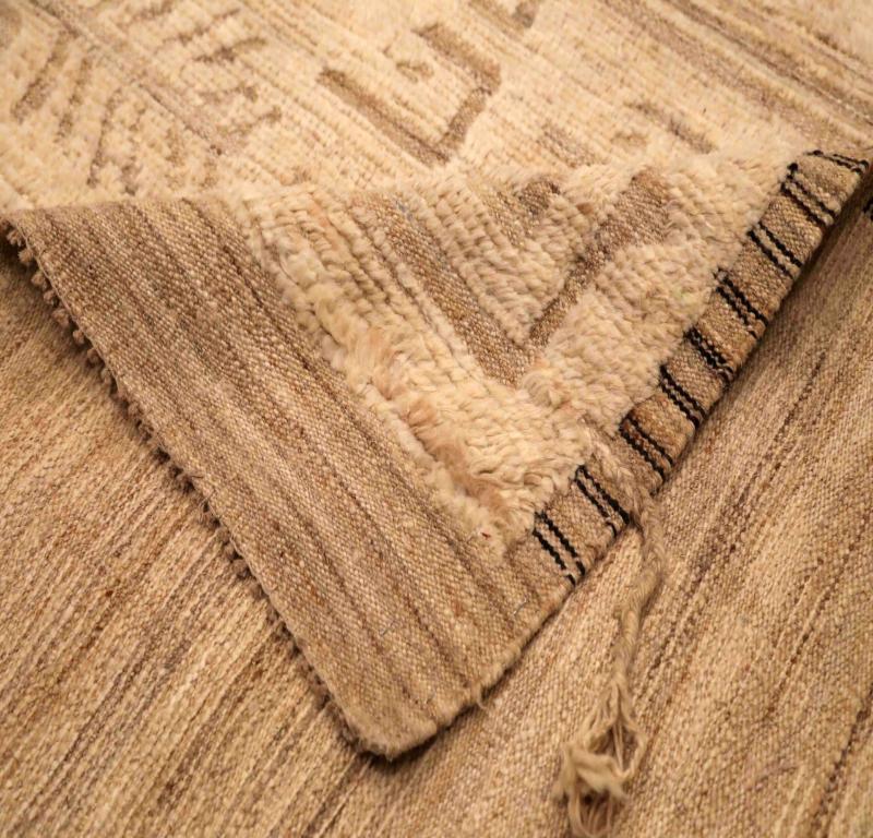 Marokkanische Teppiche aus Afghanistan - Wolle in elfenbeinfarbenem Design - 96383 (Afghanisch) im Angebot