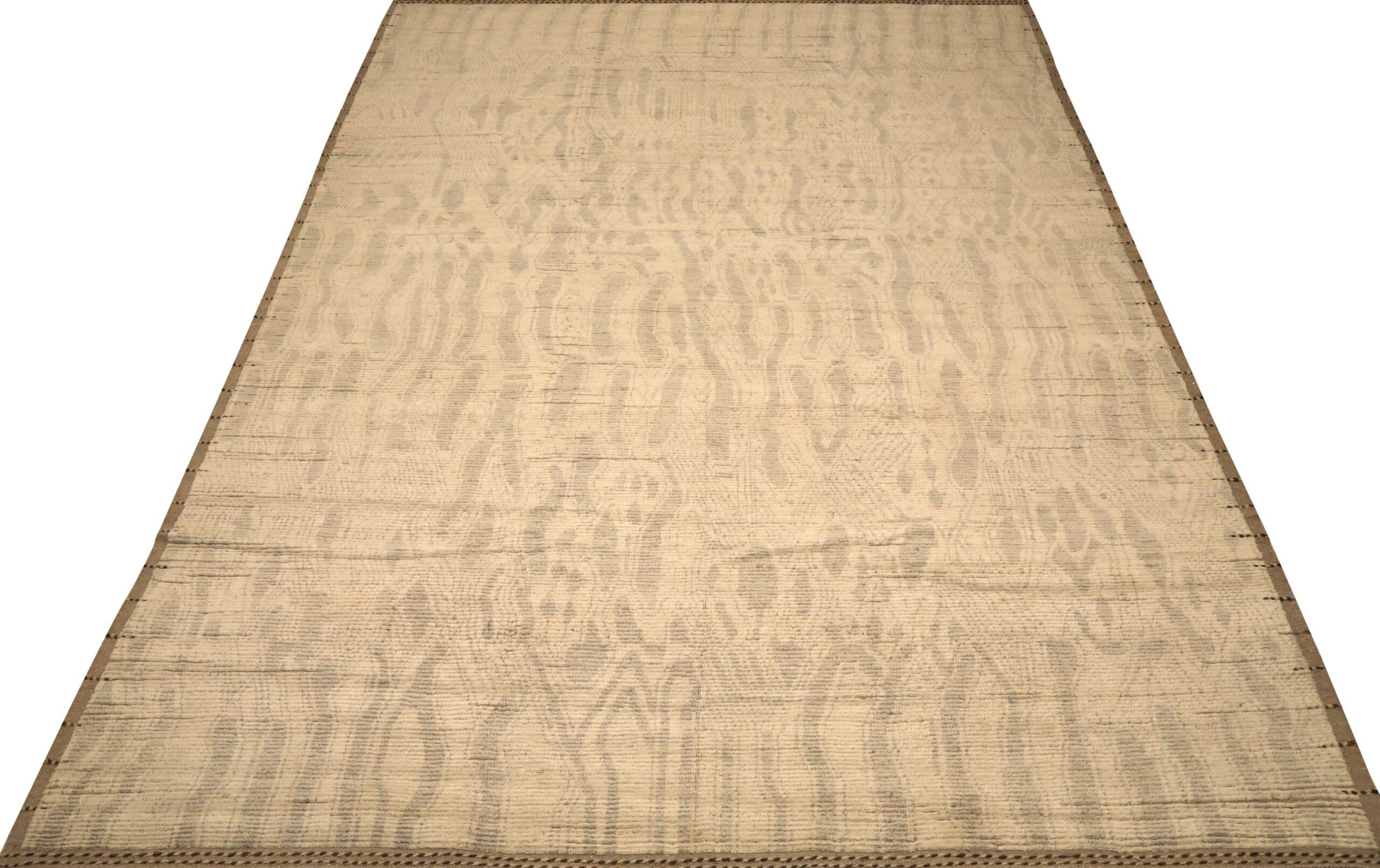 Entdecken Sie die Eleganz der marokkanischen Teppiche aus Afghanistan, die um 1990 entstanden sind. Dieses exklusive Design aus Wolle und Elfenbein ist perfekt, um Ihren Raum zu verschönern.