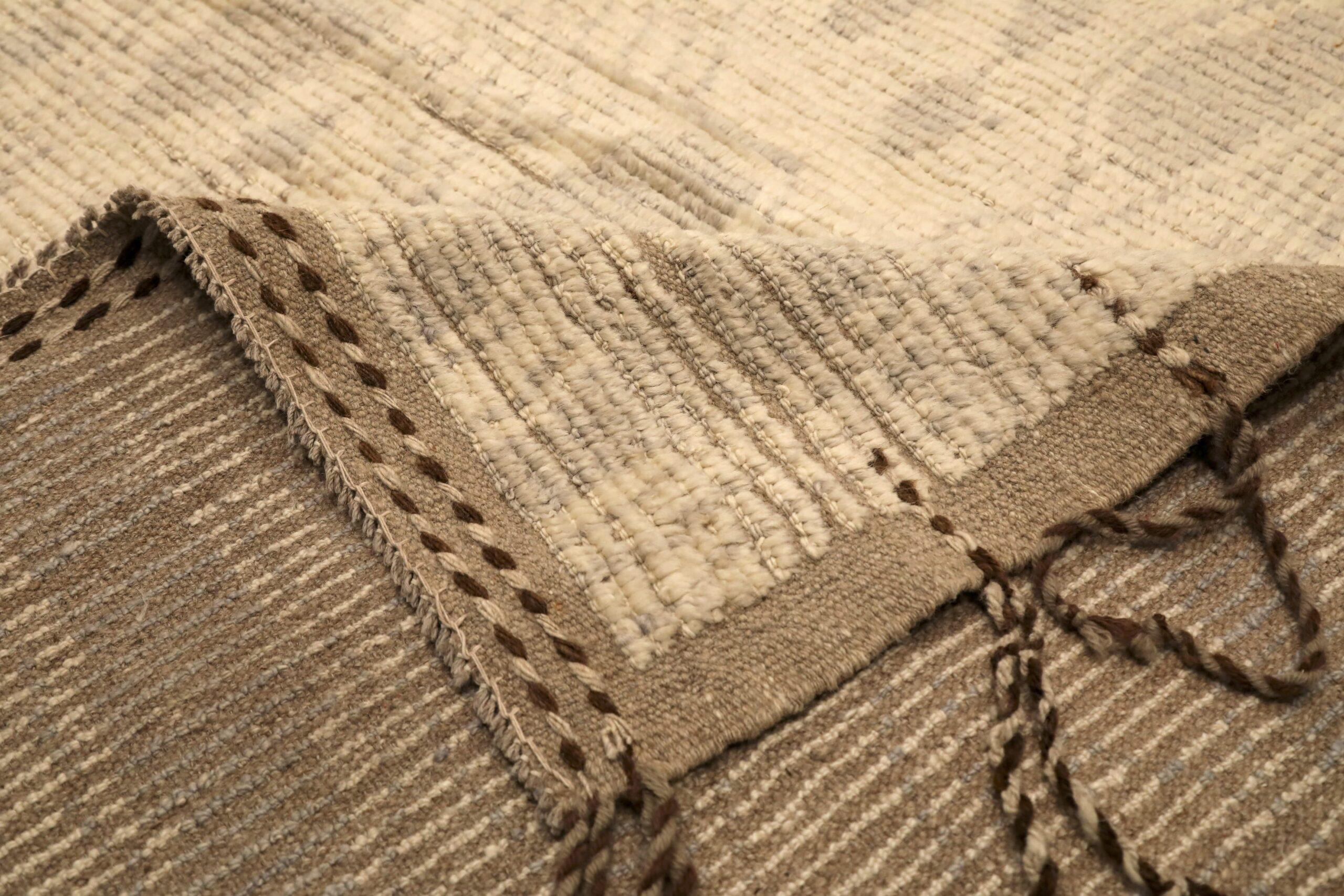 Marokkanische Teppiche aus Afghanistan - Wolle in elfenbeinfarbenem Design - 96472 (Afghanisch) im Angebot