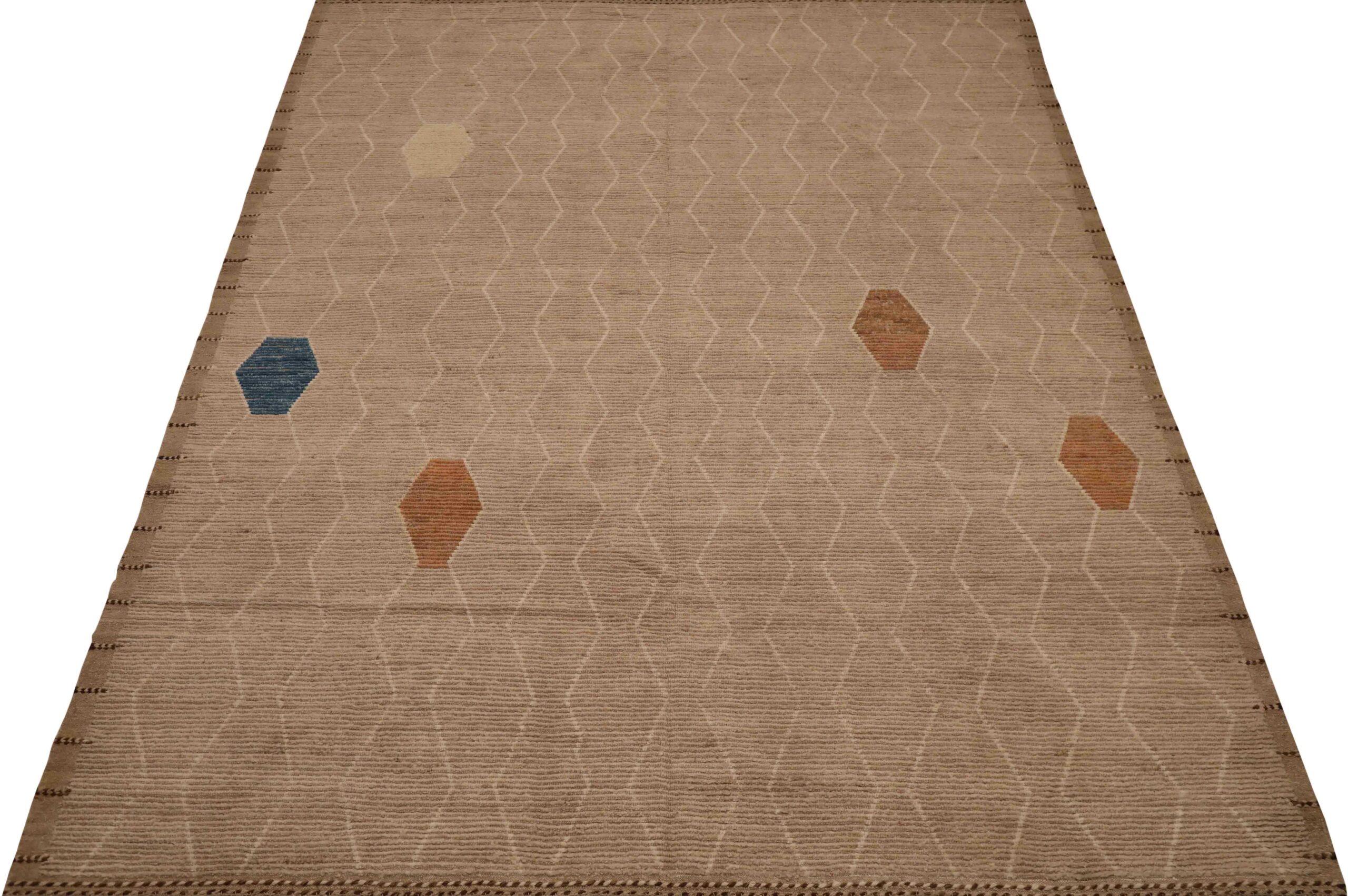 Entdecken Sie die Eleganz der marokkanischen Teppiche aus Afghanistan, die um 1990 entstanden sind. Dieses exklusive Design aus Wolle und IvoryTaupe ist perfekt, um Ihren Raum zu verschönern.