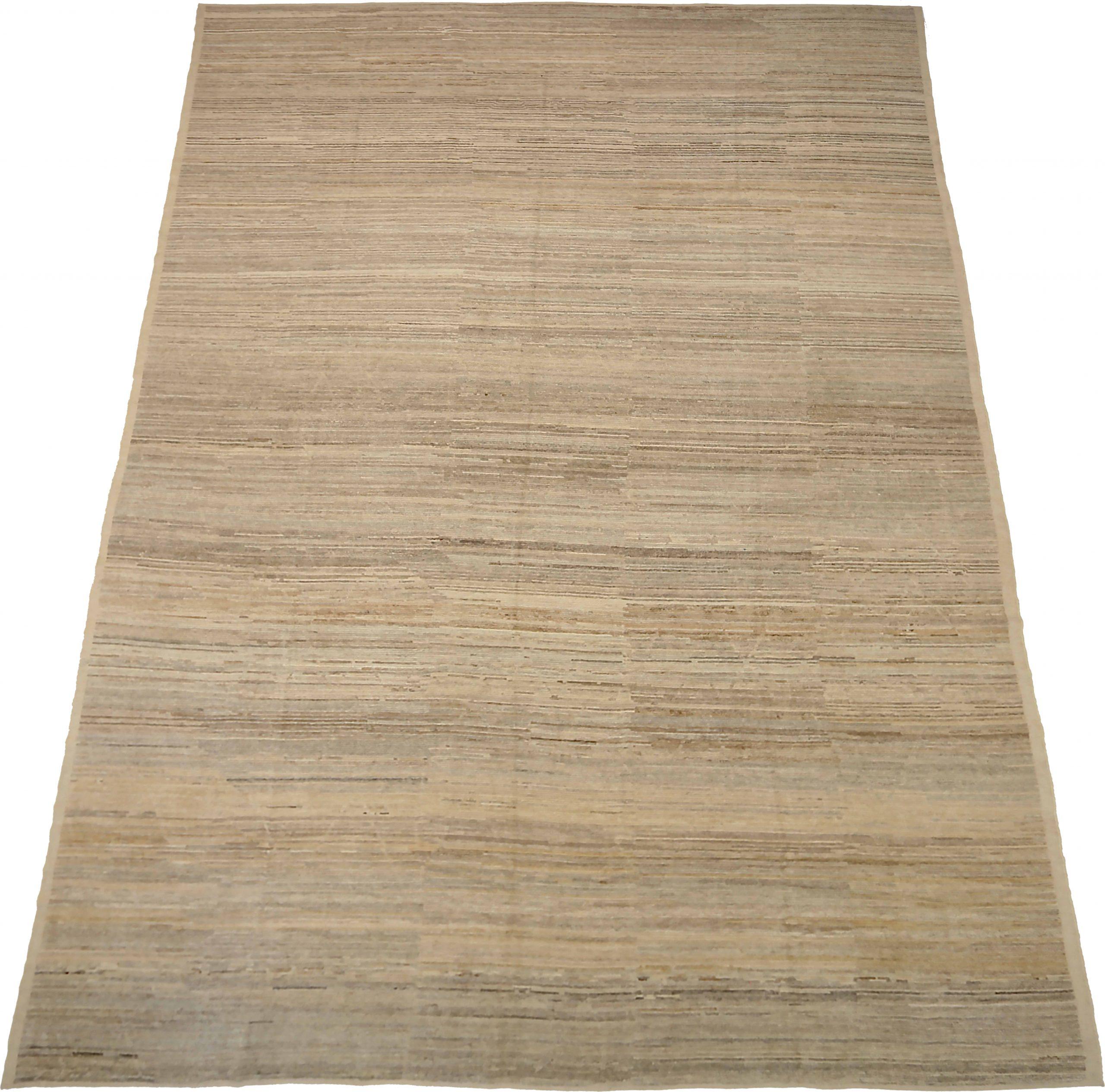 Entdecken Sie die Eleganz des marokkanischen Afghanistans mit dem Over-Size-Teppich von CIRCA 1990. Dieses exklusive Design aus Wolle und BrownTaupe ist perfekt, um Ihren Raum zu verschönern.