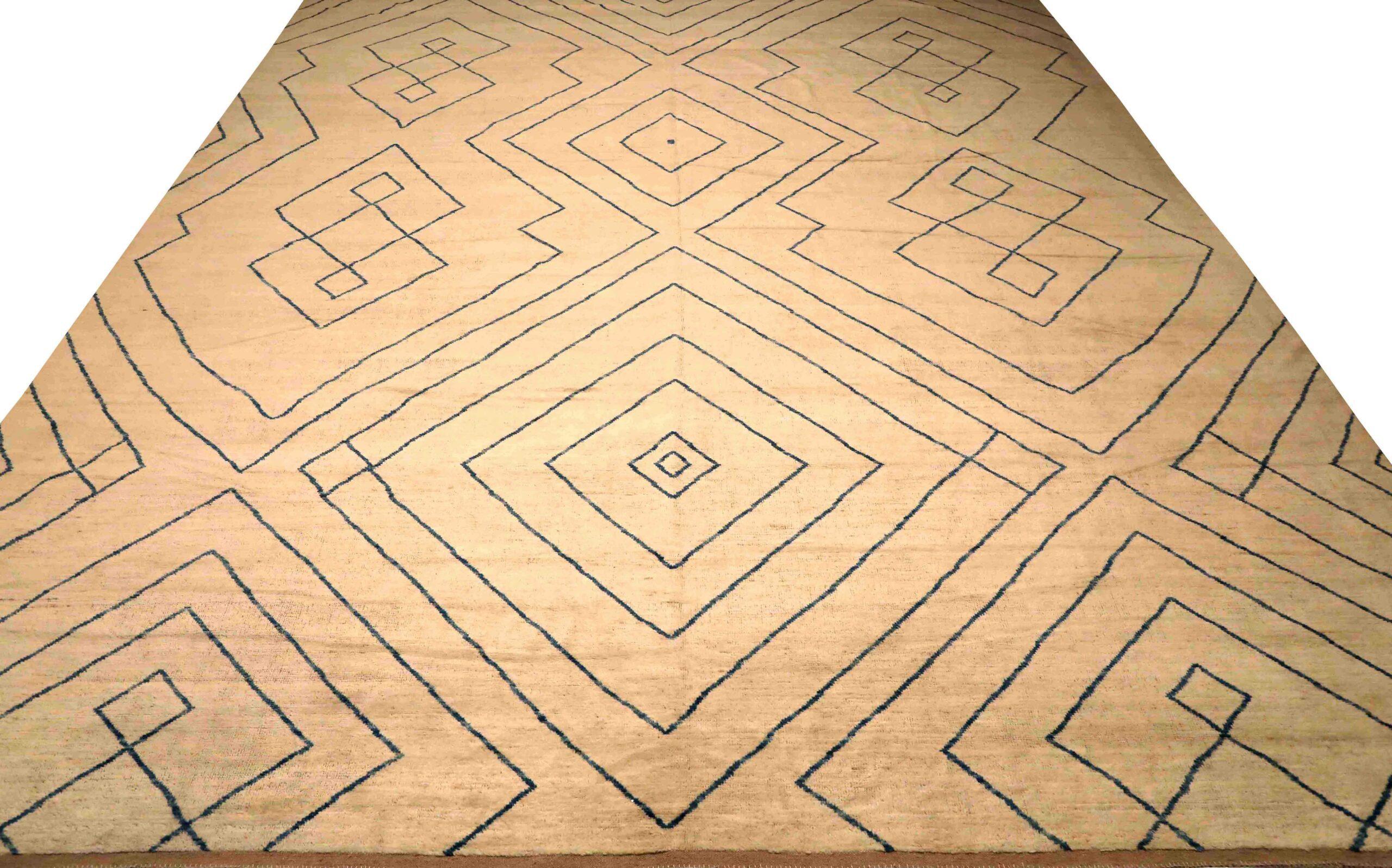 Entdecken Sie die Eleganz des marokkanischen Afghanistans mit dem Over-Size-Teppich von CIRCA 1990. Dieses exklusive Design aus Wolle und Elfenbein ist perfekt, um Ihren Raum zu verschönern.