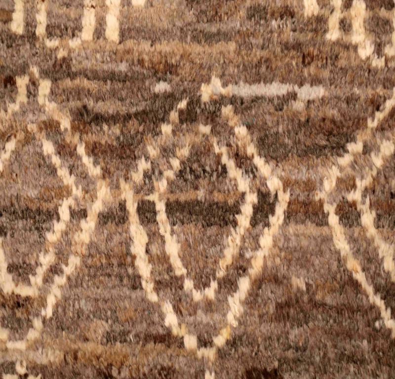 Tribal Tapis de course marocain Afghanistan - Laine Brown Design/One - 96367 en vente