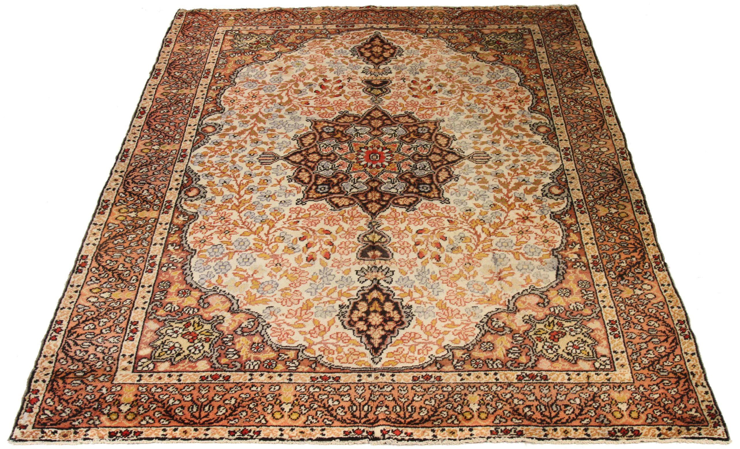 Entdecken Sie die Eleganz von Afghanistan Oushak mit Teppichen von Circa 1910. Dieses exklusive Design aus Wolle und GreenIvoryRed ist perfekt, um Ihren Raum zu verschönern.