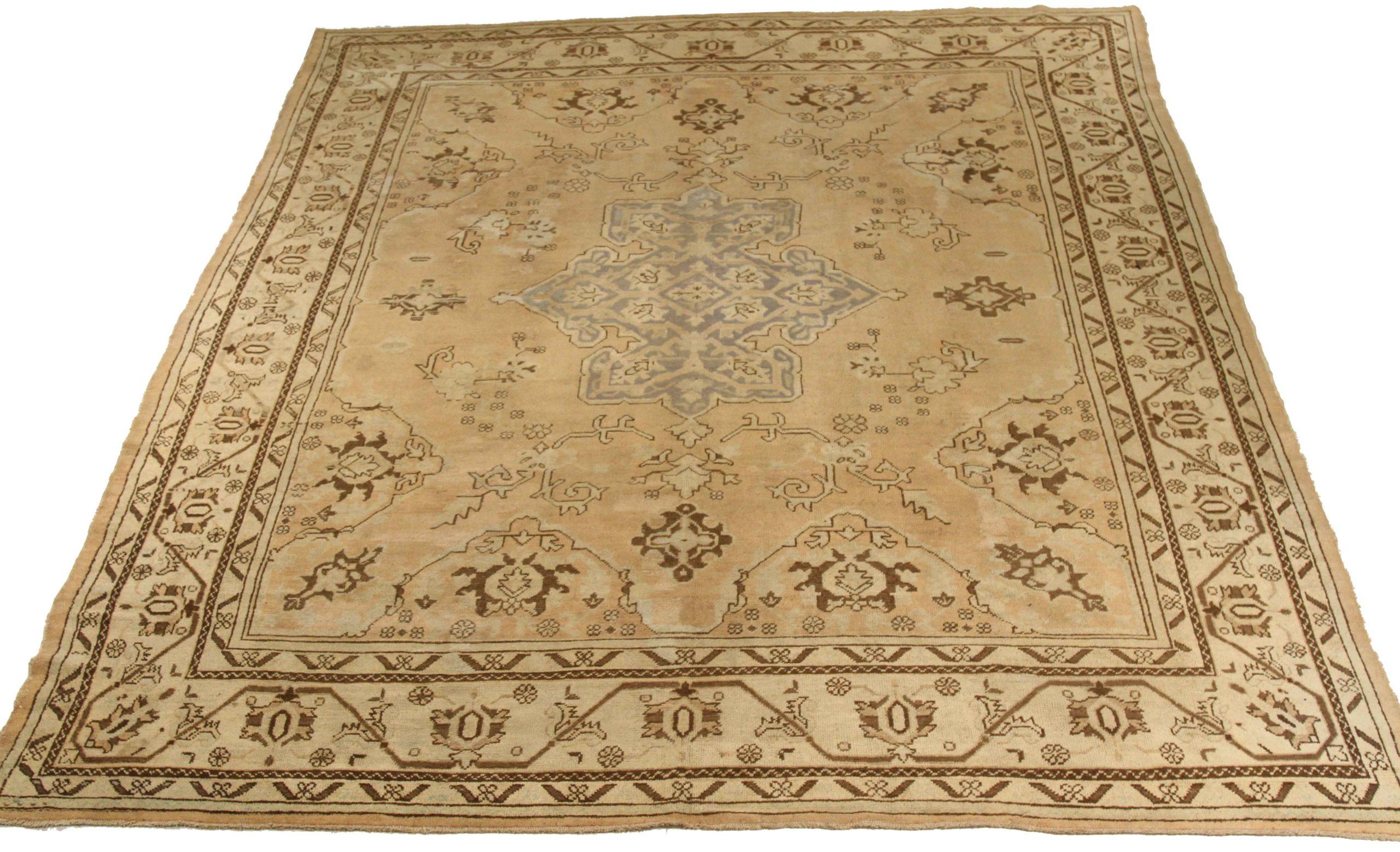 Entdecken Sie die Eleganz von Afghanistan Oushak mit Teppichen von Circa 1940. Dieses exklusive Design aus Wolle und BlauBraunElfenbein ist perfekt, um Ihren Raum zu verschönern.