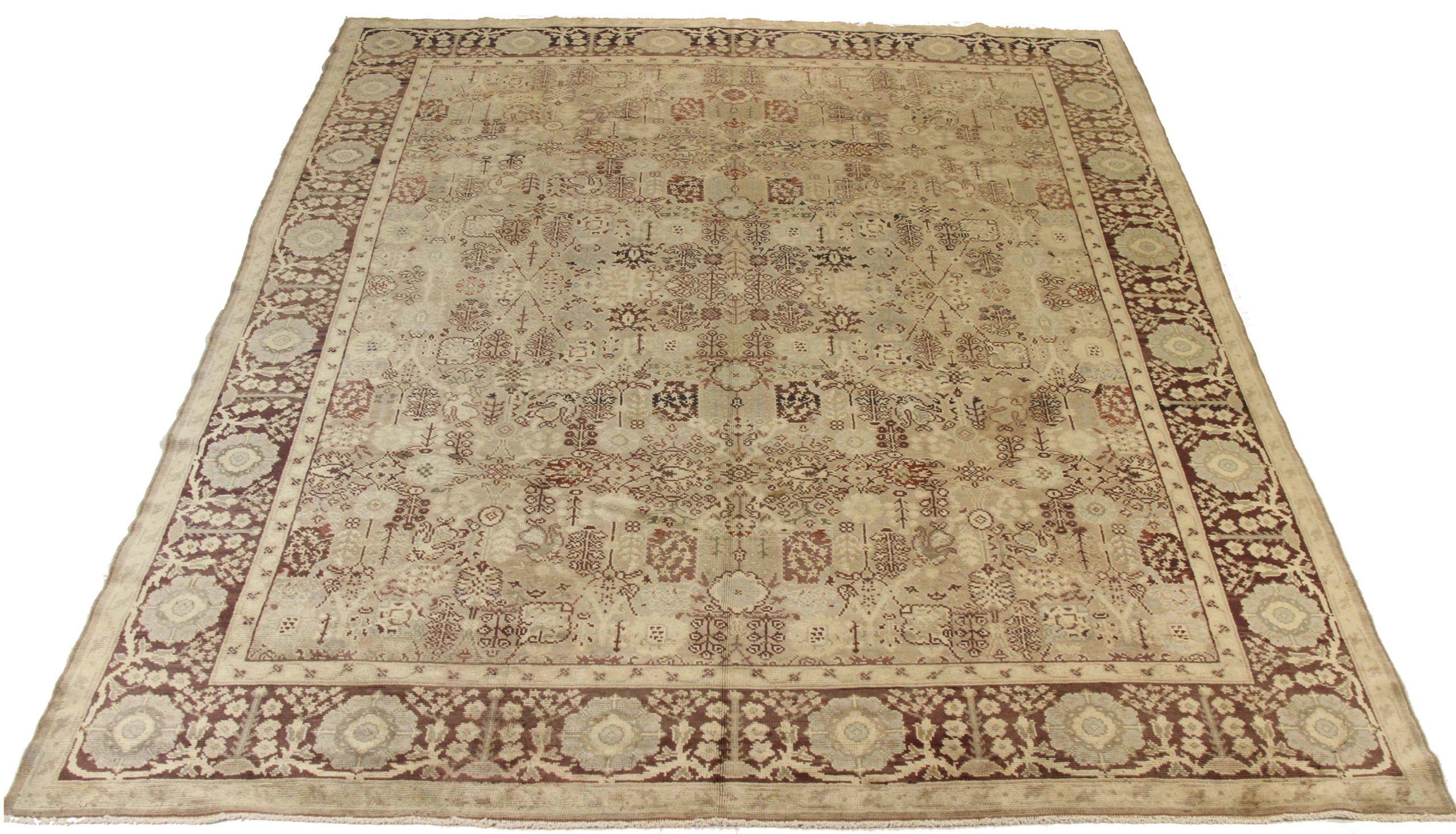 Entdecken Sie die Eleganz von Afghanistan Oushak mit Teppichen von Circa 1940. Dieses exklusive Design aus Wolle und Elfenbein ist perfekt, um Ihren Raum zu verschönern.