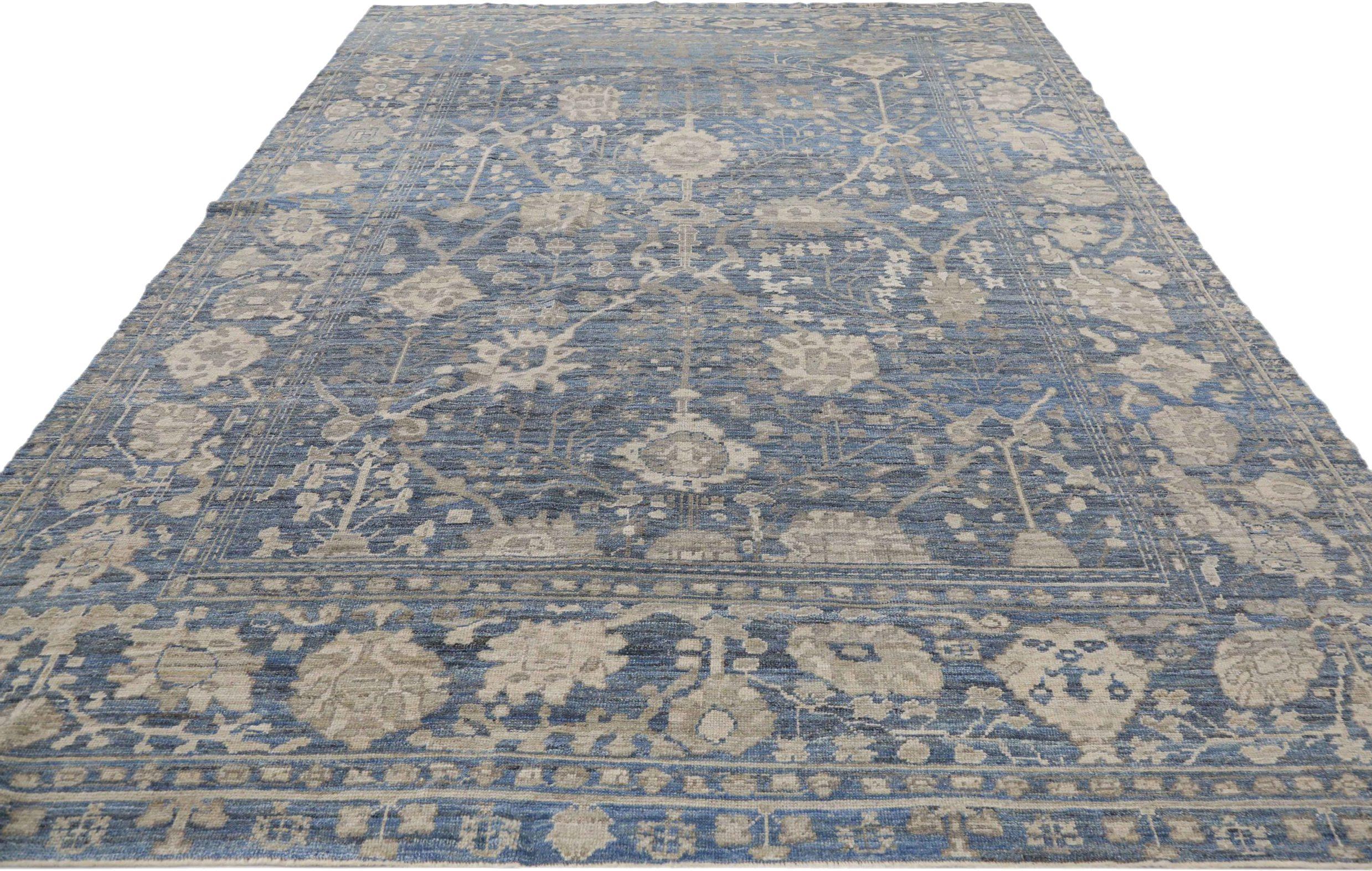 Scopri l'eleganza dell'Afghanistan Oushak con i tappeti per l'area CIRCA del 1990. Progettato con lana e blu-marrone-avorio, questo design esclusivo è perfetto per valorizzare il tuo spazio.