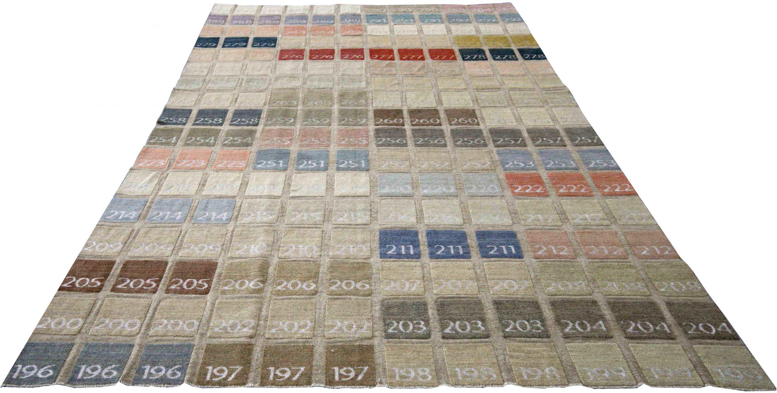 Découvrez l'élégance des tapis d'Afghanistan Oushak de Circa 1990. Conçu avec de la laine et du bleuIvoirePinkRed, ce design exclusif est parfait pour mettre en valeur votre espace.