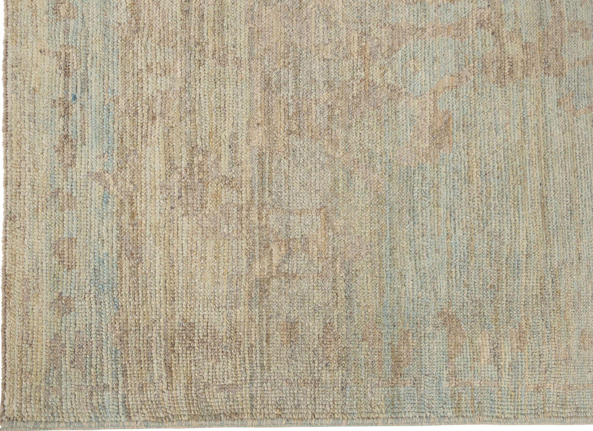 Entdecken Sie die Eleganz von Afghanistan Oushak mit Teppichen von Circa 1990. Dieses exklusive Design aus Wolle und BlauBraunElfenbein ist perfekt, um Ihren Raum zu verschönern.