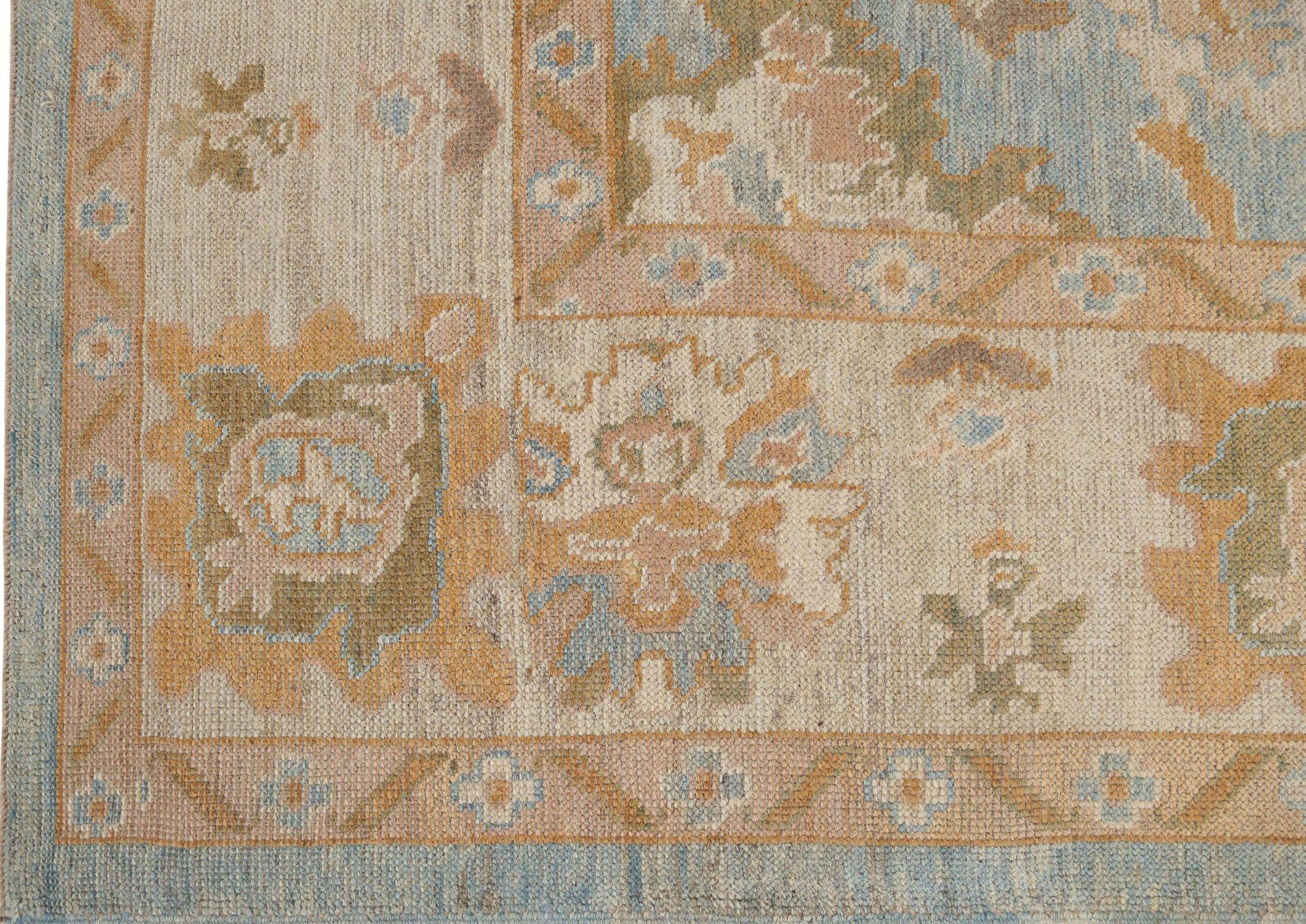 Entdecken Sie die Eleganz von Afghanistan Oushak mit Teppichen von Circa 1990. Dieses exklusive Design aus Wolle und Blau ist perfekt, um Ihren Raum zu verschönern.
