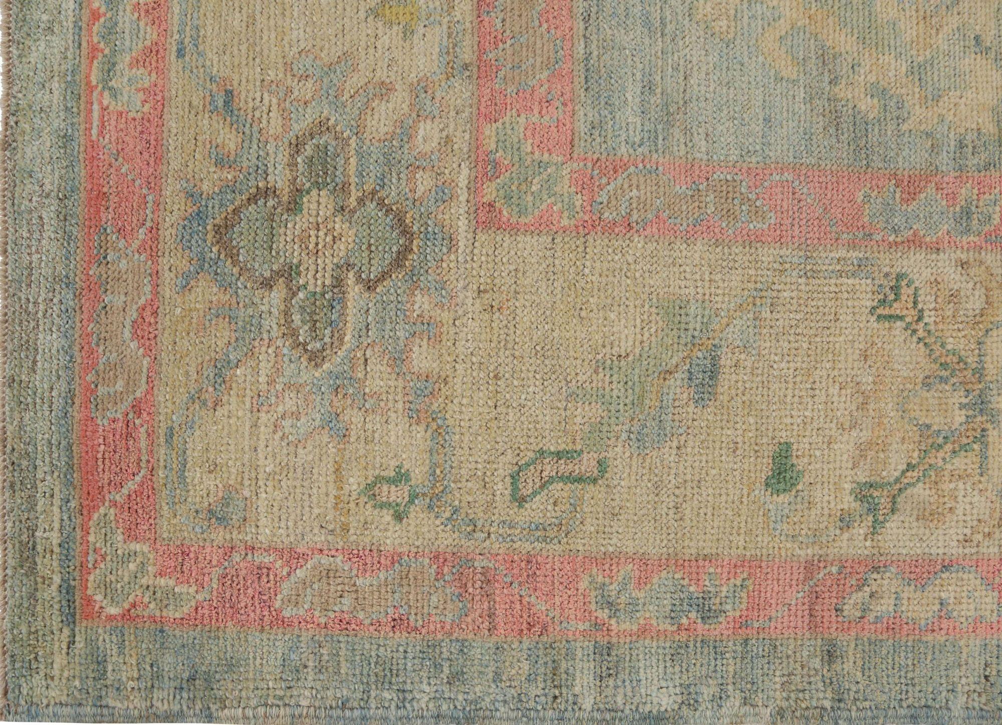 Entdecken Sie die Eleganz von Afghanistan Oushak mit Teppichen von Circa 1990. Dieses exklusive Design aus Wolle und Blau ist perfekt, um Ihren Raum zu verschönern.