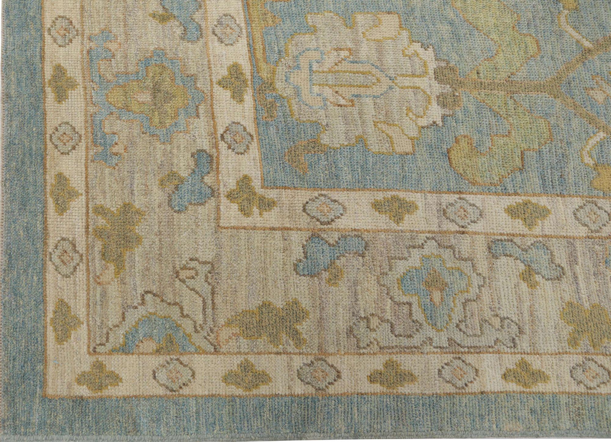 Entdecken Sie die Eleganz von Afghanistan Oushak mit Teppichen von Circa 1990. Dieses exklusive Design aus Wolle und Blau ist perfekt, um Ihren Raum zu verschönern.