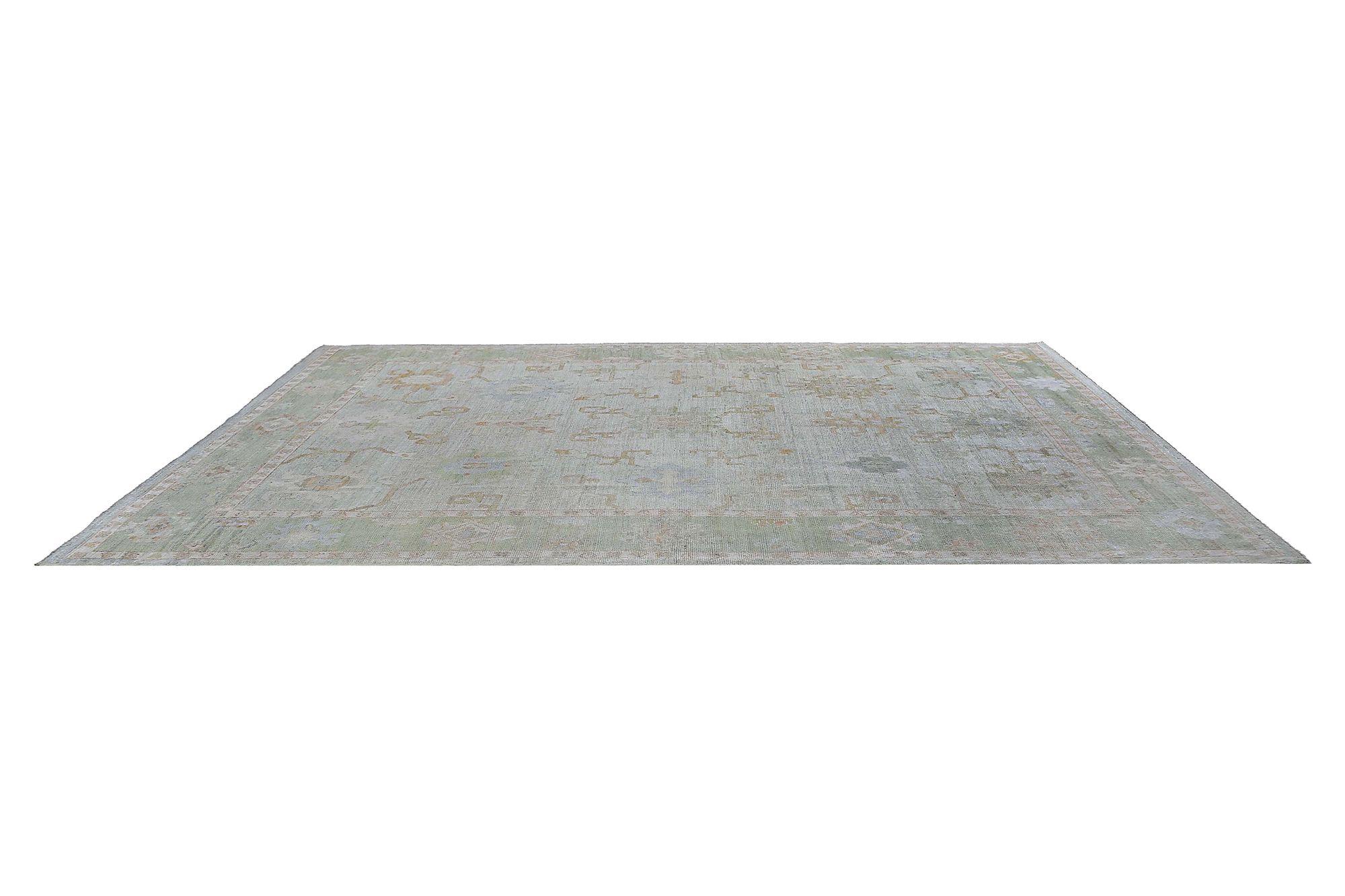 Découvrez l'élégance des tapis d'Afghanistan Oushak de Circa 1990. Conçu avec de la laine et du BlueGreenIvory, ce design exclusif est parfait pour mettre en valeur votre espace.