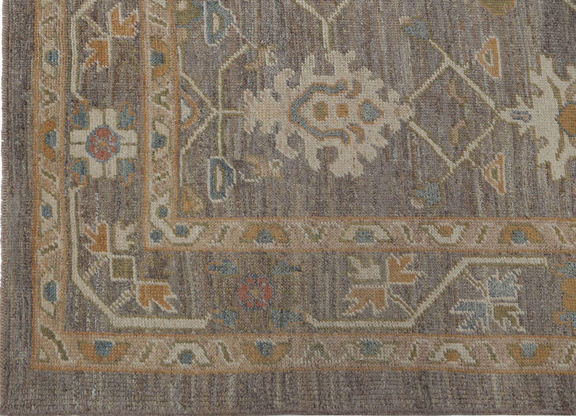 Scopri l'eleganza dell'Afghanistan Oushak con i tappeti per l'area CIRCA del 1990. Progettato in lana e marrone, questo design esclusivo è perfetto per valorizzare il tuo spazio.