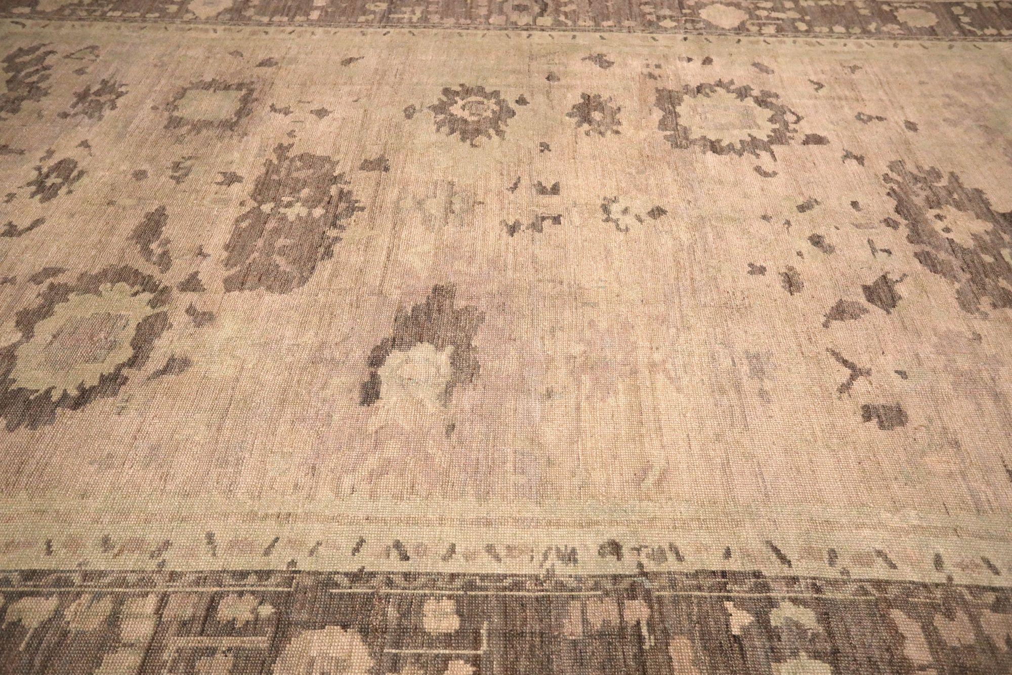 Découvrez l'élégance des tapis d'Afghanistan Oushak de Circa 1990. Conçu avec de la laine et du BrownIvoryTaupe, ce design exclusif est parfait pour mettre en valeur votre espace.