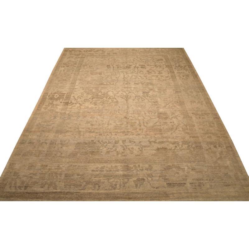 Entdecken Sie die Eleganz von Afghanistan Oushak mit Teppichen von Circa 1990. Dieses exklusive Design aus Wolle und BrownTaupe ist perfekt, um Ihren Raum zu verschönern.