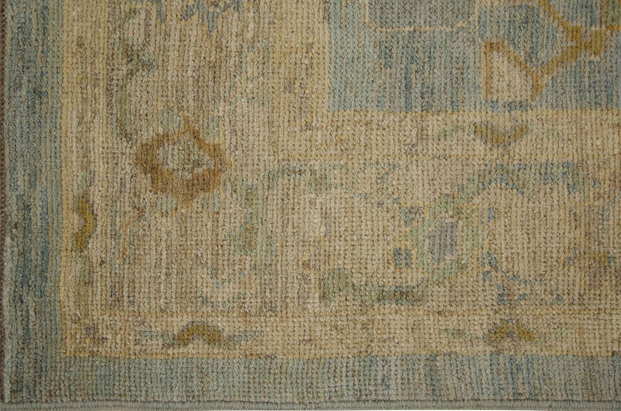 Entdecken Sie die Eleganz von Afghanistan Oushak mit Teppichen von Circa 1990. Dieses exklusive Design aus Wolle und Grau ist perfekt, um Ihren Raum zu verschönern.