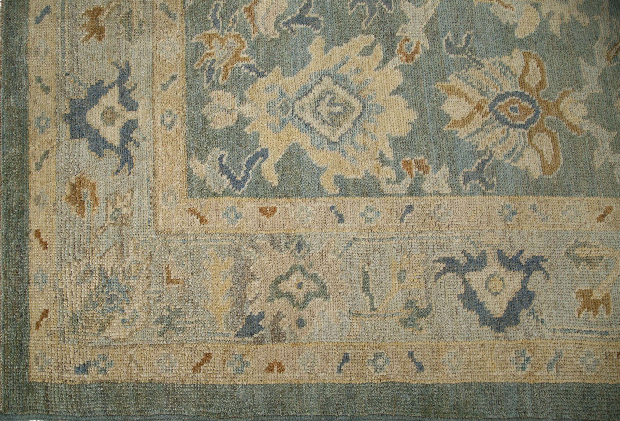 Entdecken Sie die Eleganz von Afghanistan Oushak mit Teppichen von Circa 1990. Dieses exklusive Design aus Wolle und Grau ist perfekt, um Ihren Raum zu verschönern.