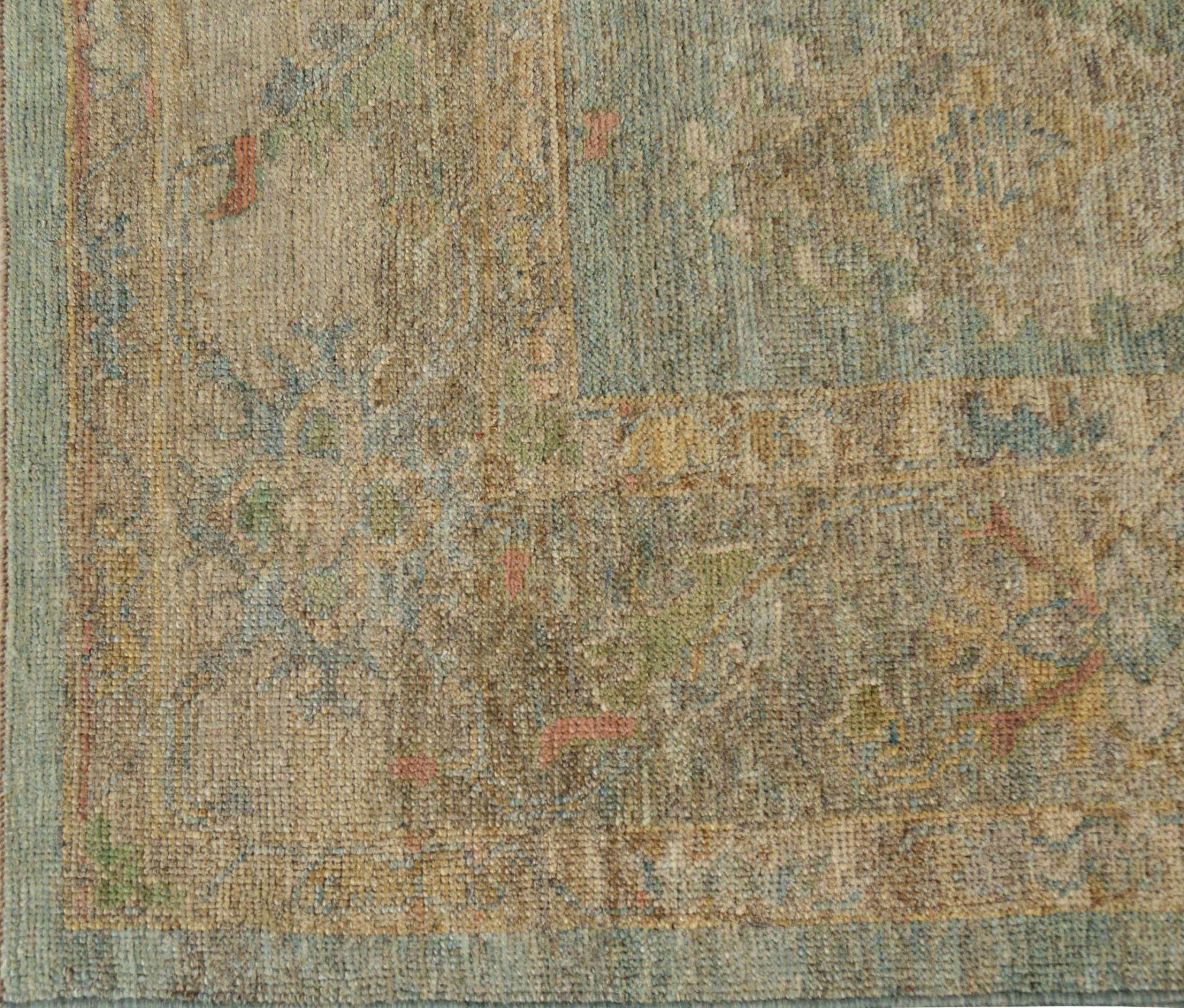 Entdecken Sie die Eleganz von Afghanistan Oushak mit Teppichen von Circa 1990. Dieses exklusive Design aus Wolle und GrayGreen ist perfekt, um Ihren Raum zu verschönern.