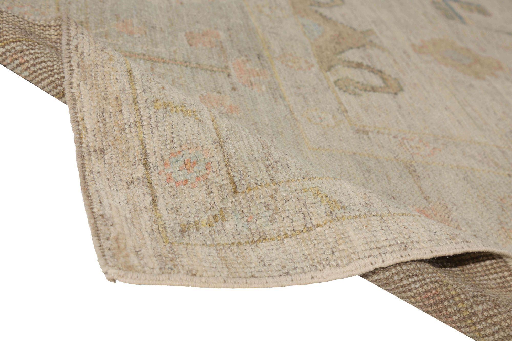 Entdecken Sie die Eleganz von Afghanistan Oushak mit Teppichen von Circa 1990. Dieses exklusive Design aus Wolle und Elfenbein ist perfekt, um Ihren Raum zu verschönern.