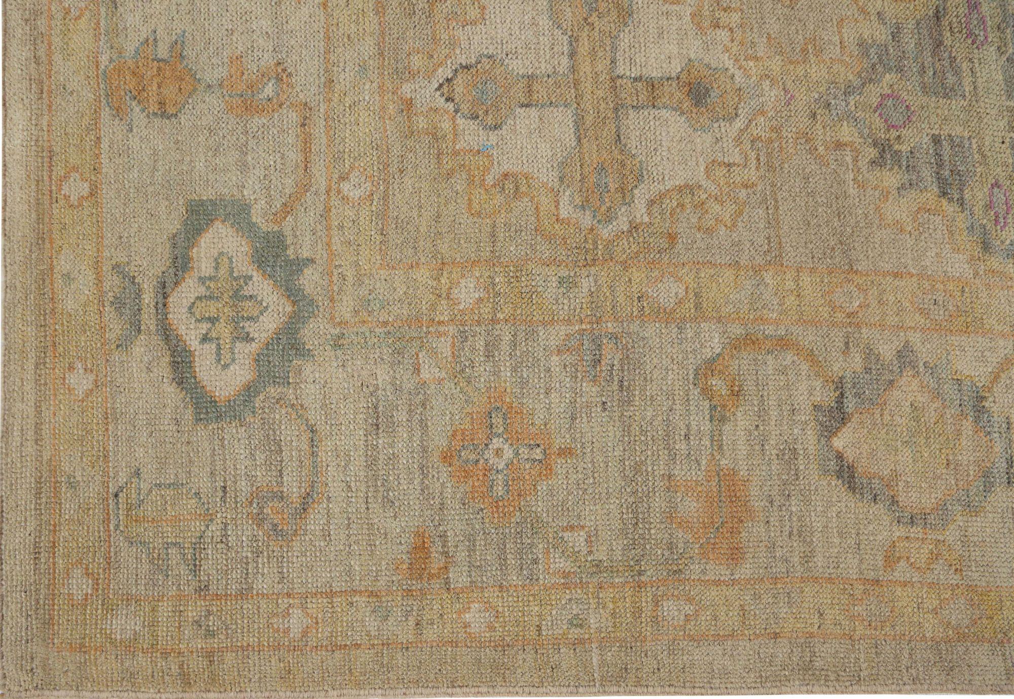 Entdecken Sie die Eleganz von Afghanistan Oushak mit Teppichen von Circa 1990. Dieses exklusive Design aus Wolle und Elfenbein ist perfekt, um Ihren Raum zu verschönern.