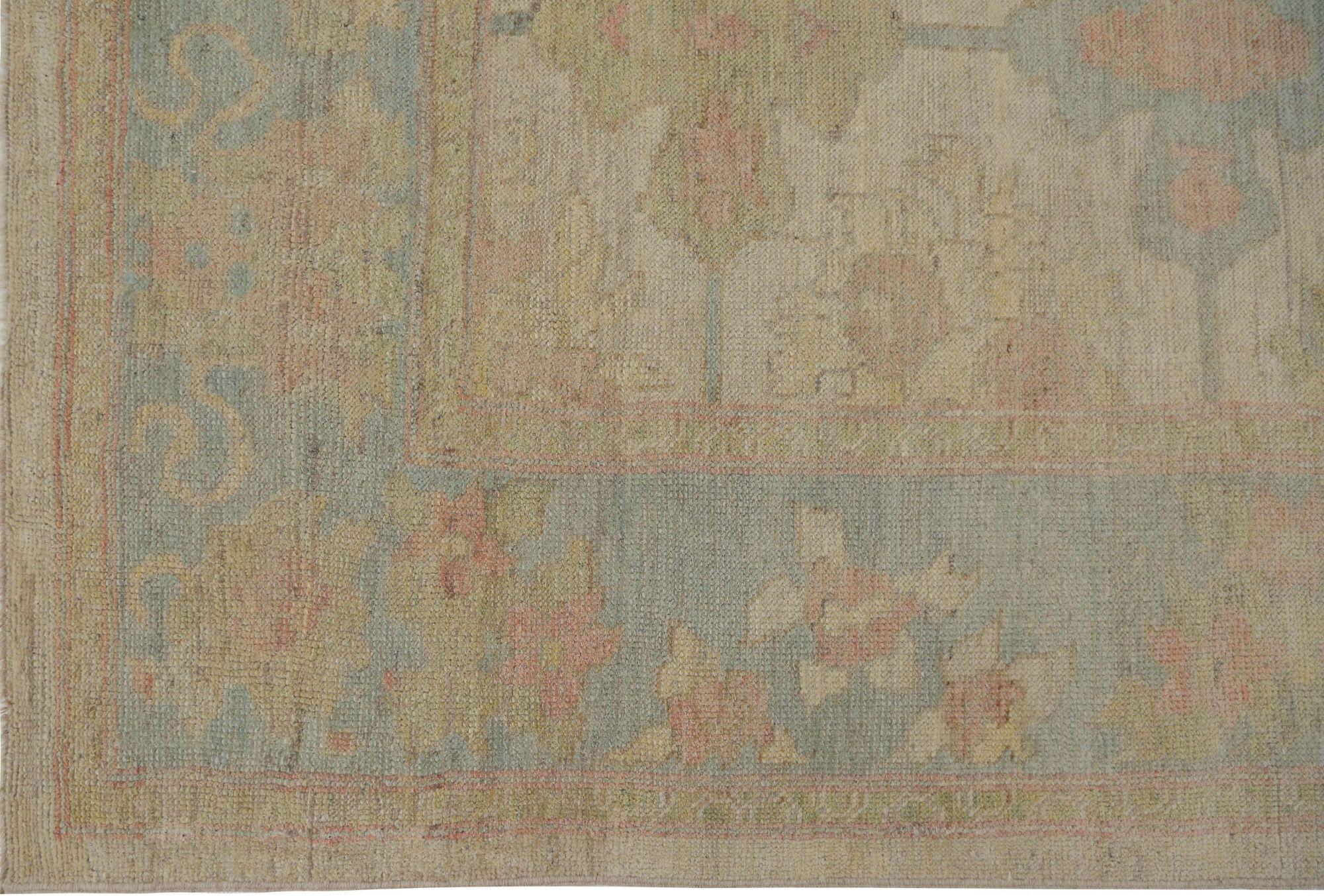 Entdecken Sie die Eleganz von Afghanistan Oushak mit Teppichen von Circa 1990. Dieses exklusive Design aus Wolle und Elfenbein ist perfekt, um Ihren Raum zu verschönern.