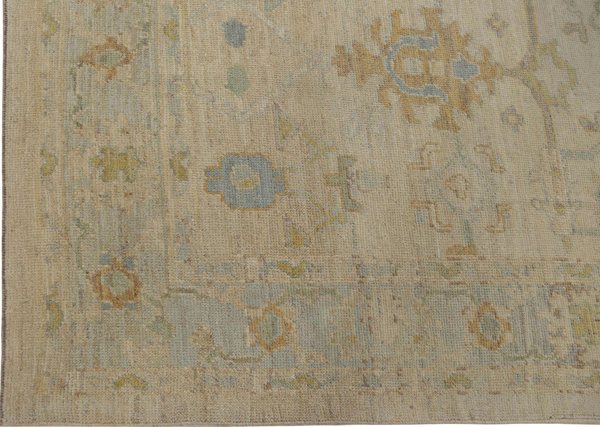 Entdecken Sie die Eleganz von Afghanistan Oushak mit Teppichen von Circa 1990. Dieses exklusive Design aus Wolle und Elfenbein ist perfekt, um Ihren Raum zu verschönern.