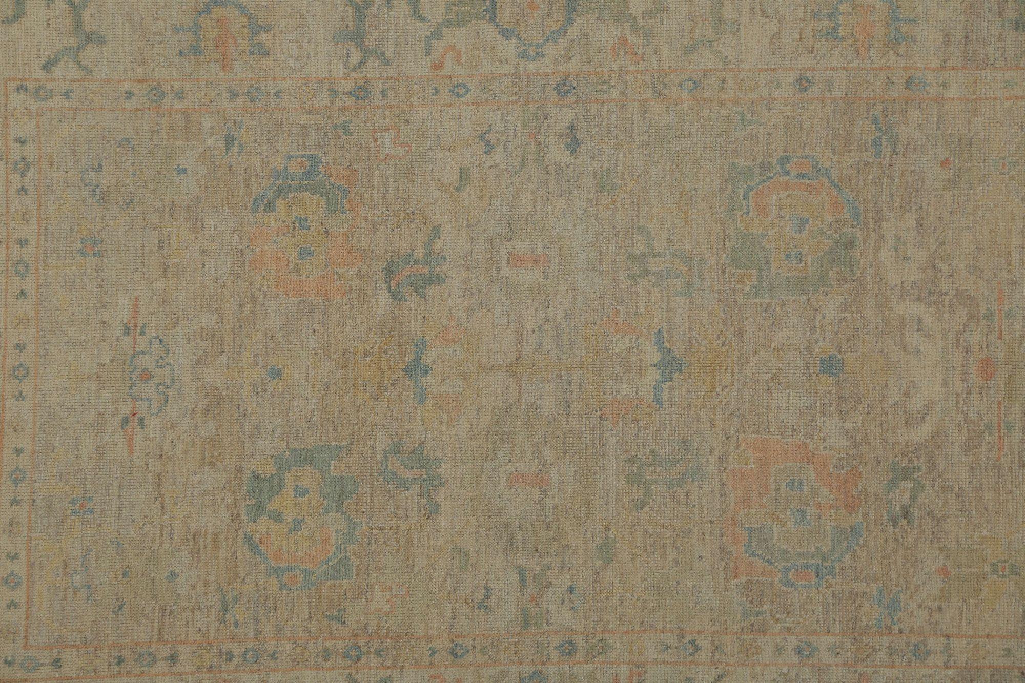 Entdecken Sie die Eleganz von Afghanistan Oushak mit Teppichen von Circa 1990. Dieses exklusive Design aus Wolle und Elfenbein ist perfekt, um Ihren Raum zu verschönern.