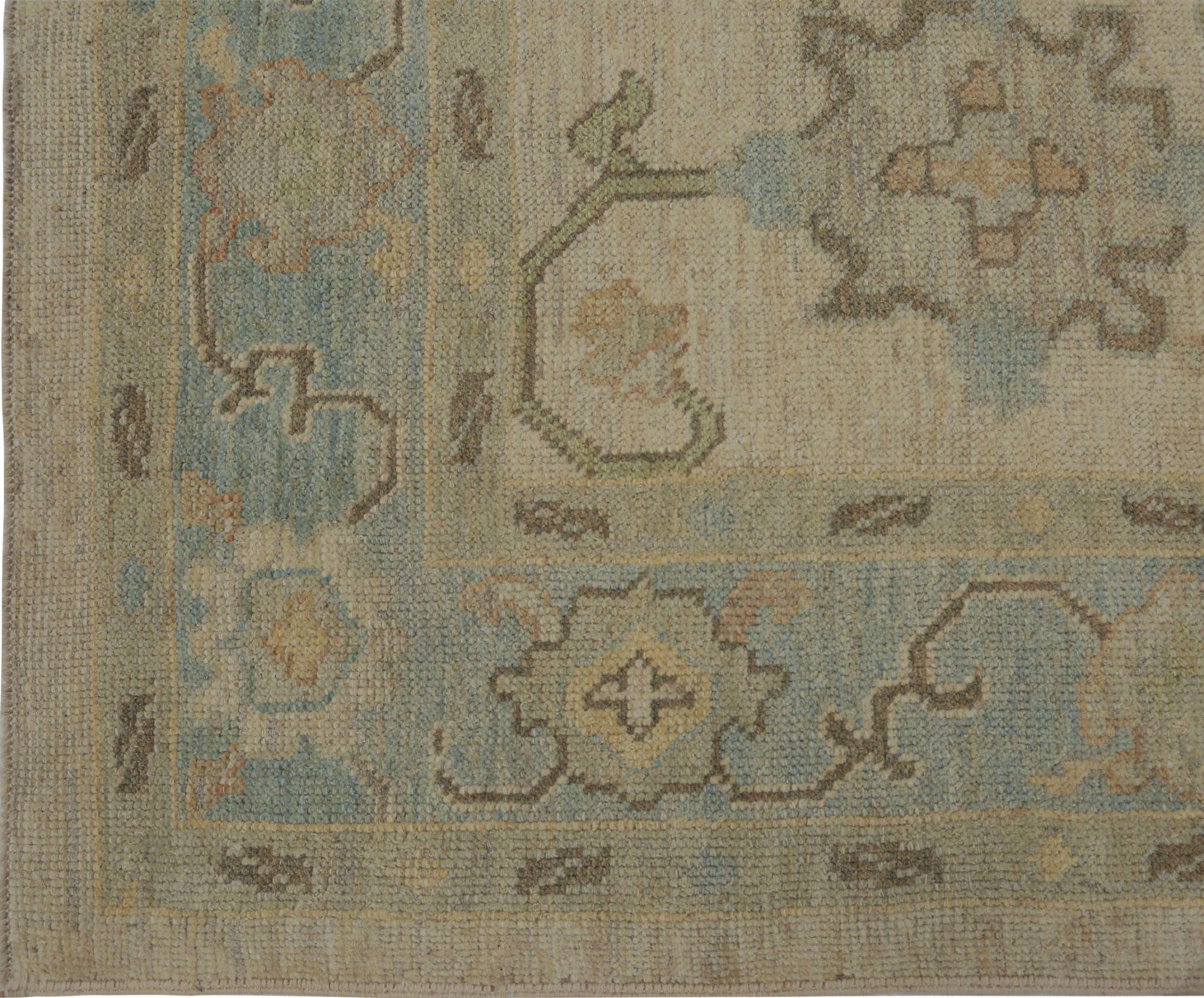 Entdecken Sie die Eleganz von Afghanistan Oushak mit Teppichen von Circa 1990. Dieses exklusive Design aus Wolle und Elfenbein ist perfekt, um Ihren Raum zu verschönern.