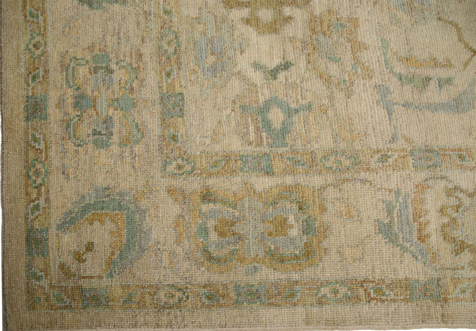 Entdecken Sie die Eleganz von Afghanistan Oushak mit Teppichen von Circa 1990. Dieses exklusive Design aus Wolle und Elfenbein ist perfekt, um Ihren Raum zu verschönern.