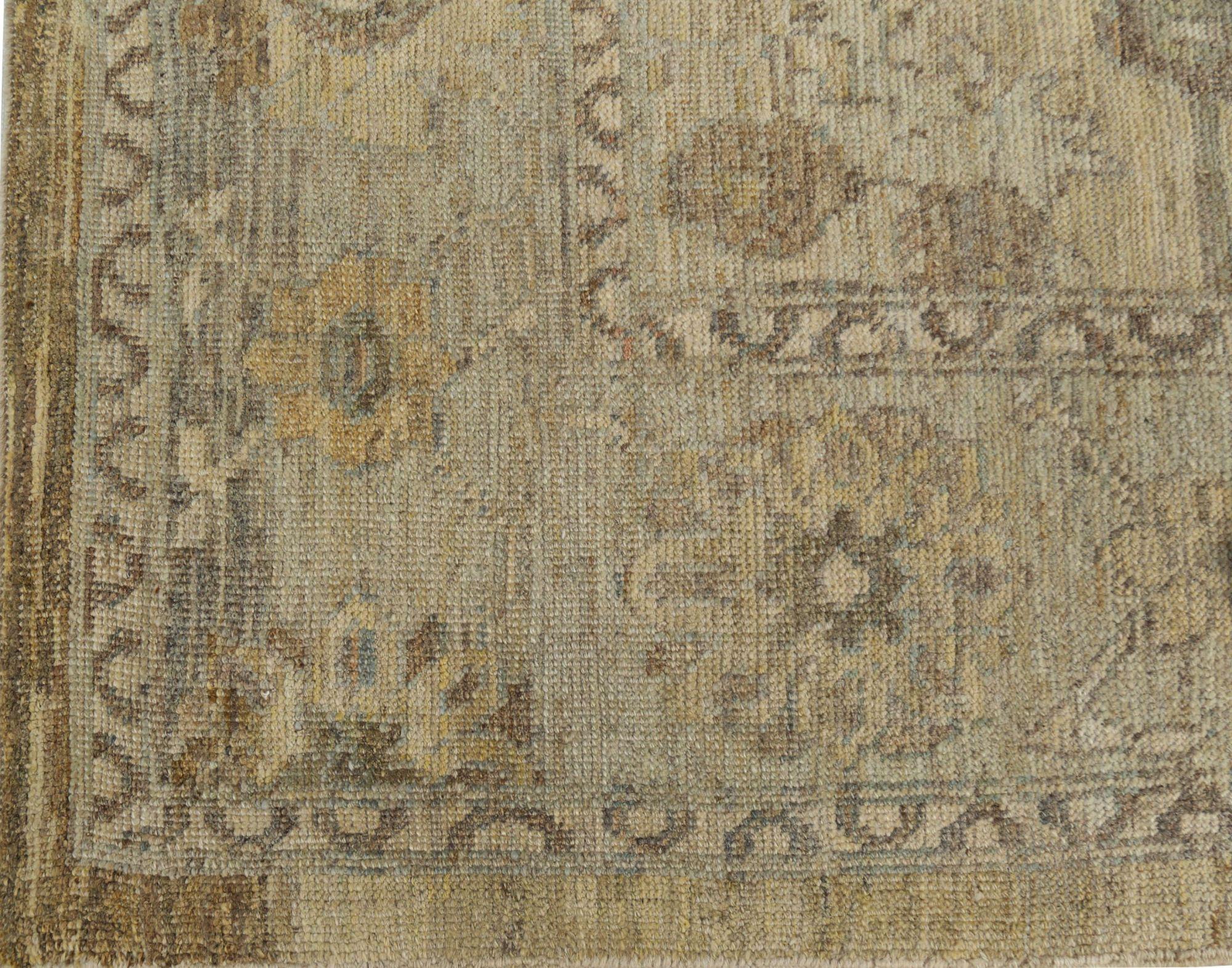 Entdecken Sie die Eleganz von Afghanistan Oushak mit Teppichen von Circa 1990. Dieses exklusive Design aus Wolle und Elfenbein ist perfekt, um Ihren Raum zu verschönern.