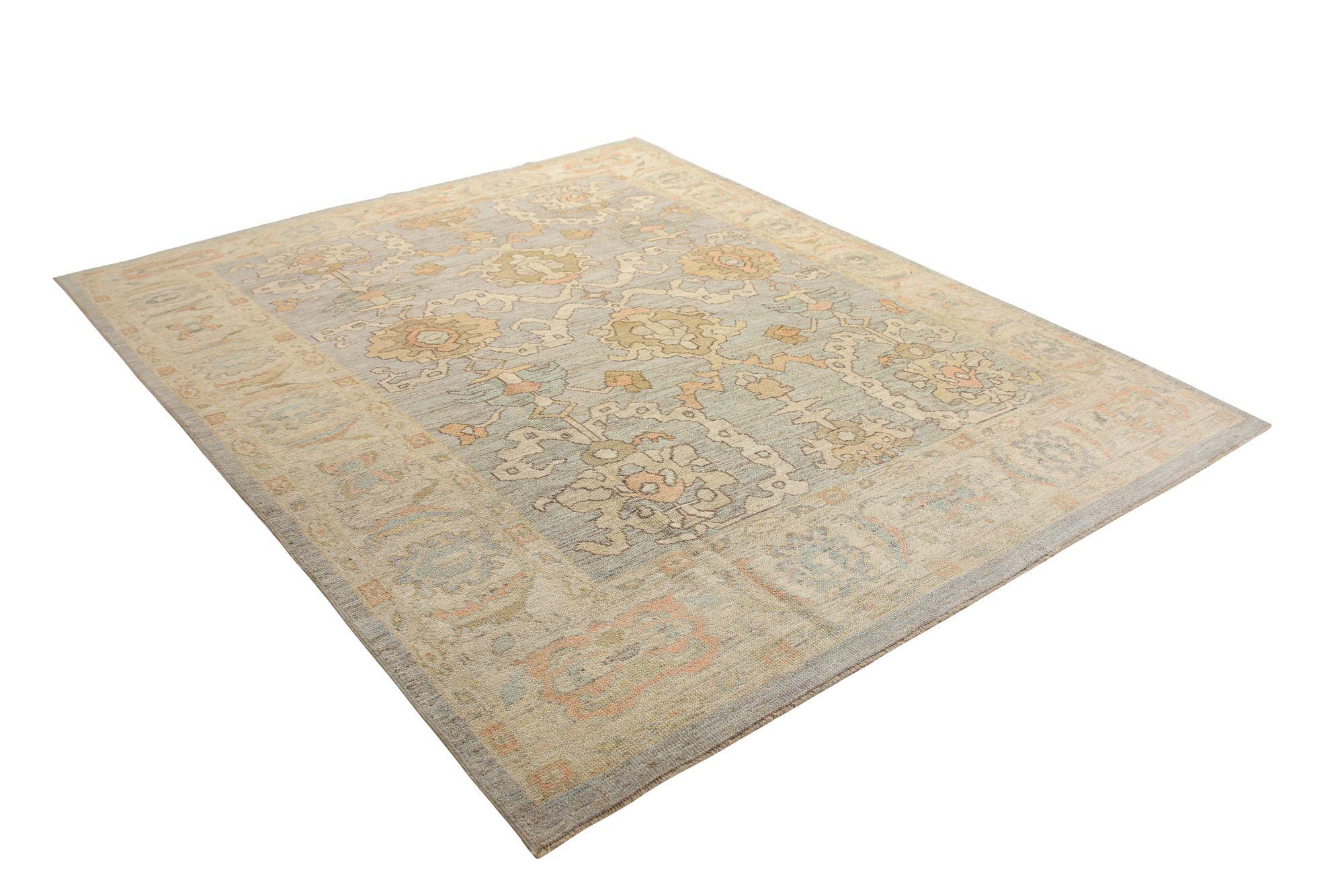 Entdecken Sie die Eleganz von Afghanistan Oushak mit Teppichen von Circa 1990. Dieses exklusive Design aus Wolle und Elfenbein ist perfekt, um Ihren Raum zu verschönern.