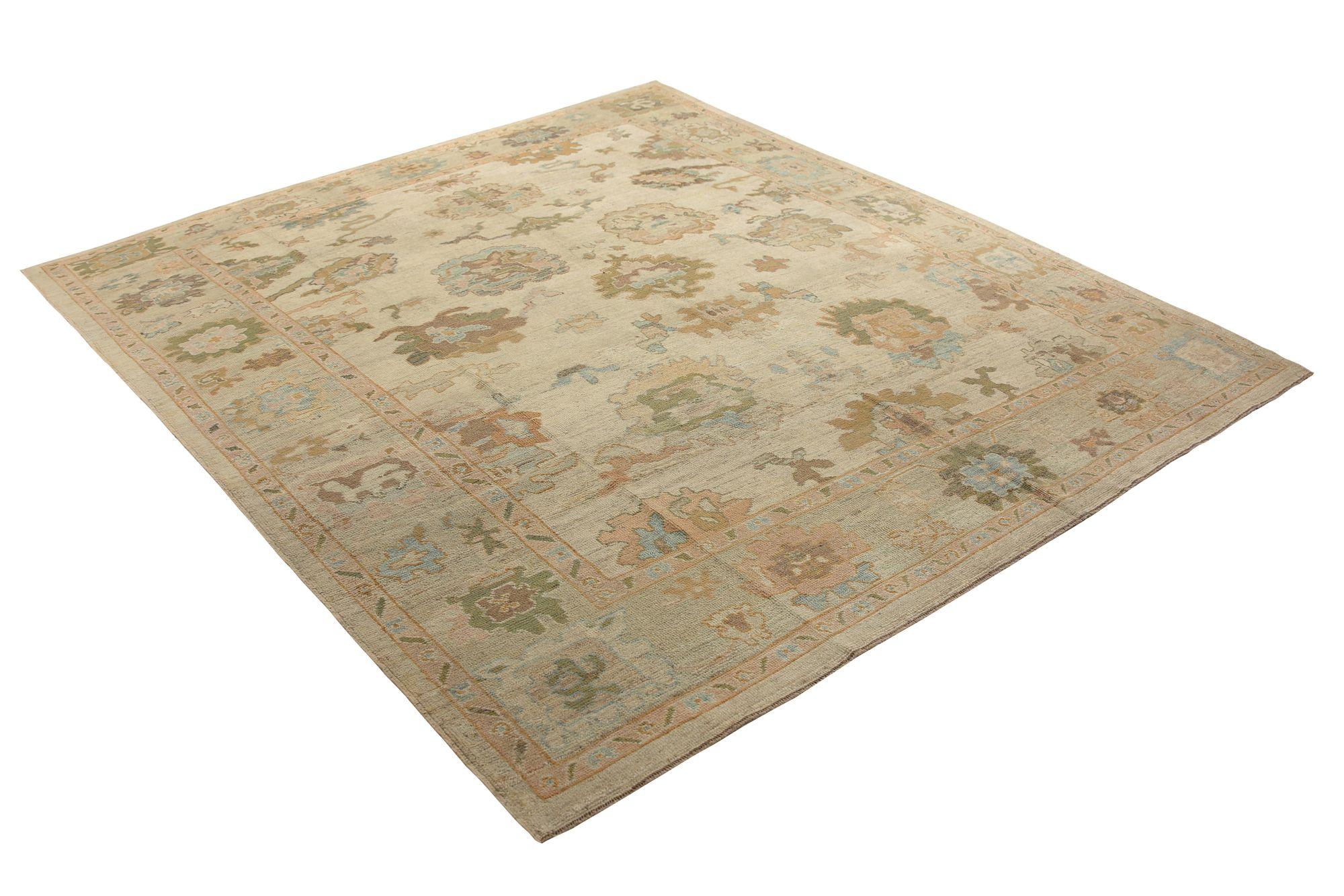 Entdecken Sie die Eleganz von Afghanistan Oushak mit Teppichen von Circa 1990. Dieses exklusive Design aus Wolle und Elfenbein ist perfekt, um Ihren Raum zu verschönern.