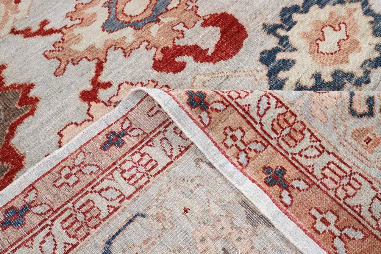 Entdecken Sie die Eleganz von Afghanistan Oushak mit Teppichen von Circa 1990. Dieses exklusive Design aus Wolle und Elfenbeinrot ist perfekt, um Ihren Raum zu verschönern.