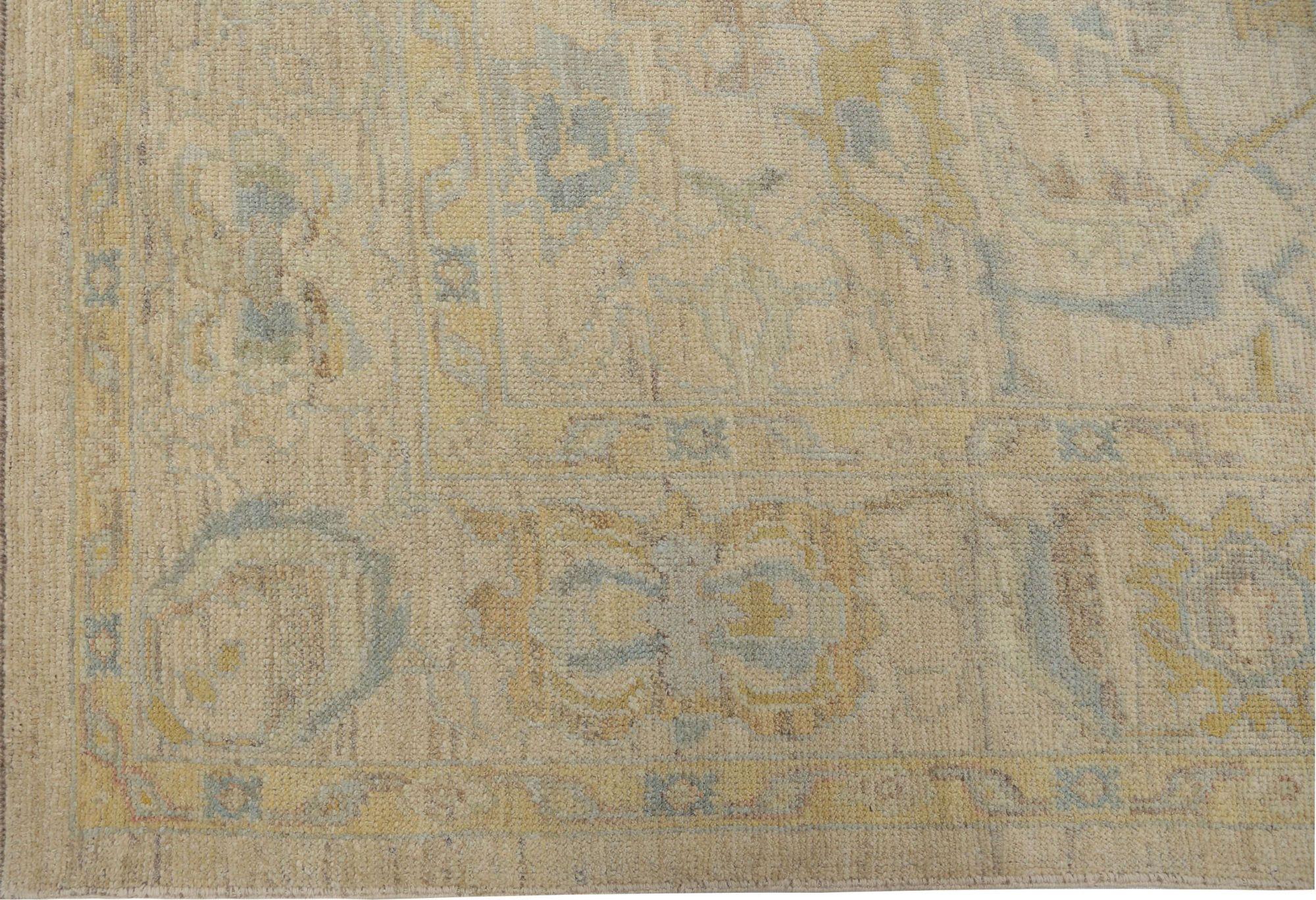 Scopri l'eleganza dell'Afghanistan Oushak con i tappeti per l'area CIRCA del 1990. Progettato con lana e IvoryTaupe, questo design esclusivo è perfetto per valorizzare il tuo spazio.