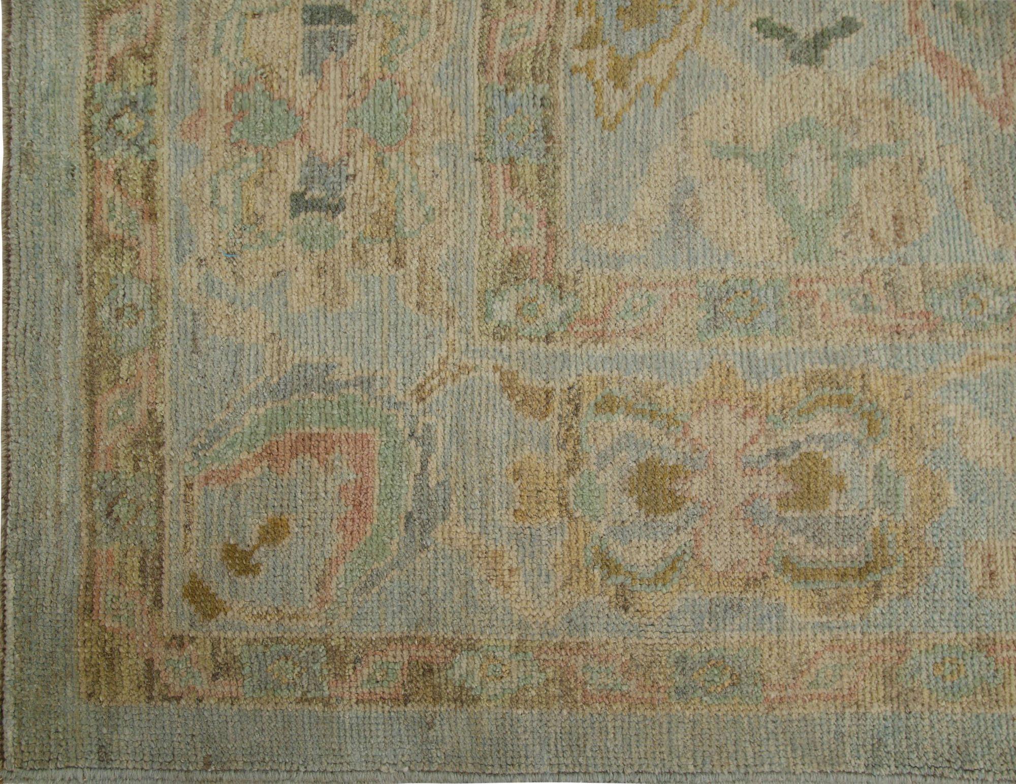 Entdecken Sie die Eleganz von Afghanistan Oushak mit Teppichen von Circa 1990. Dieses exklusive Design aus Wolle und Hellblau ist perfekt, um Ihren Raum zu verschönern.