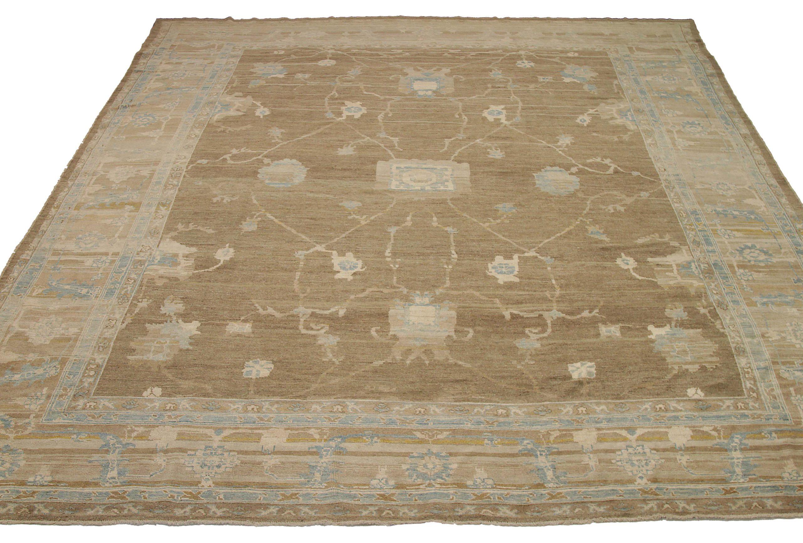 Entdecken Sie die Eleganz von Afghanistan Oushak mit einem übergroßen Teppich von CIRCA 1990. Dieses exklusive Design aus Wolle und BlauBraunElfenbein ist perfekt, um Ihren Raum zu verschönern.