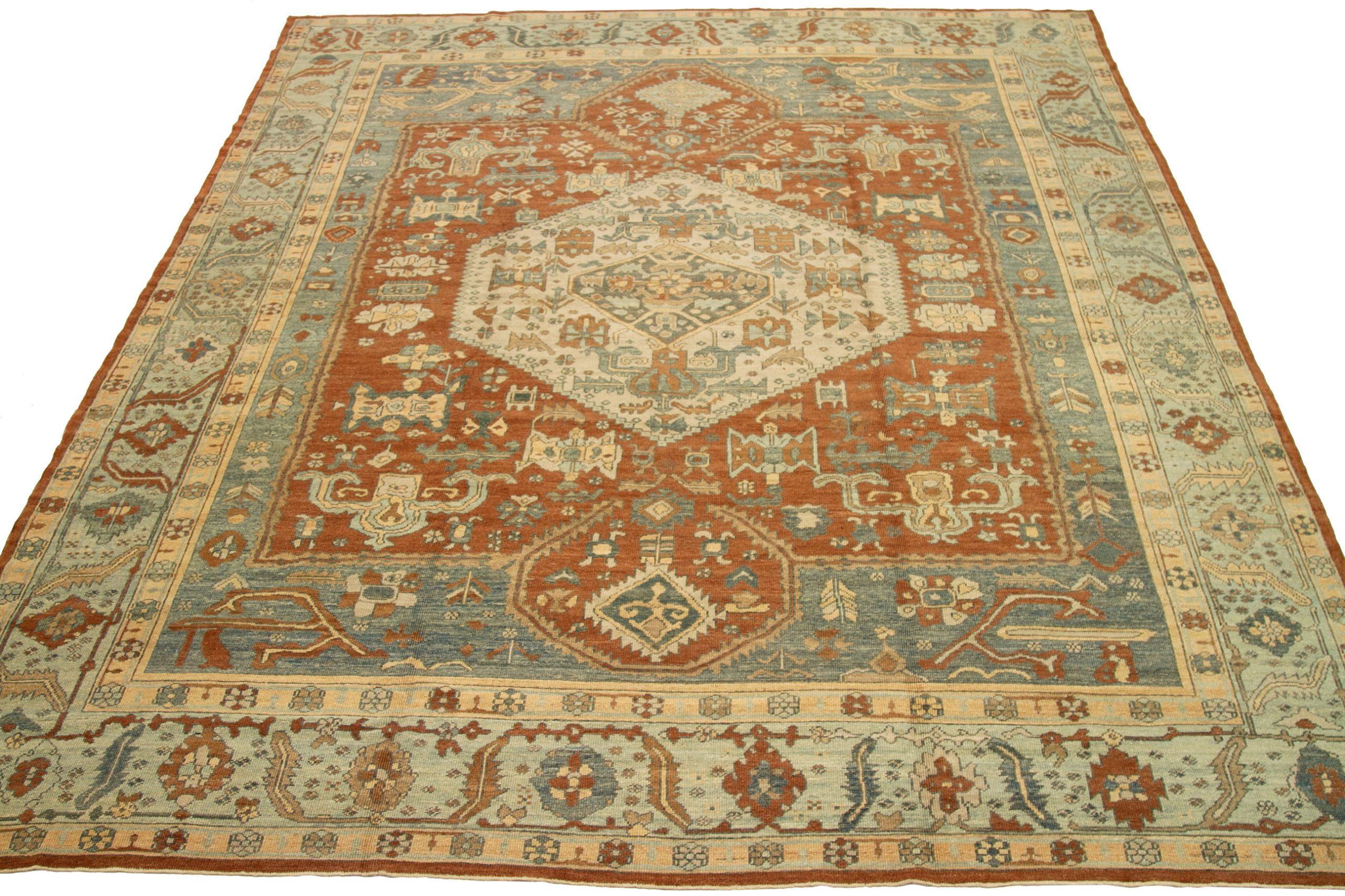 Entdecken Sie die Eleganz von Afghanistan Oushak mit einem übergroßen Teppich von CIRCA 1910. Dieses exklusive Design aus Wolle und Blau-Elfenbein-Rot ist perfekt, um Ihren Raum zu verschönern.