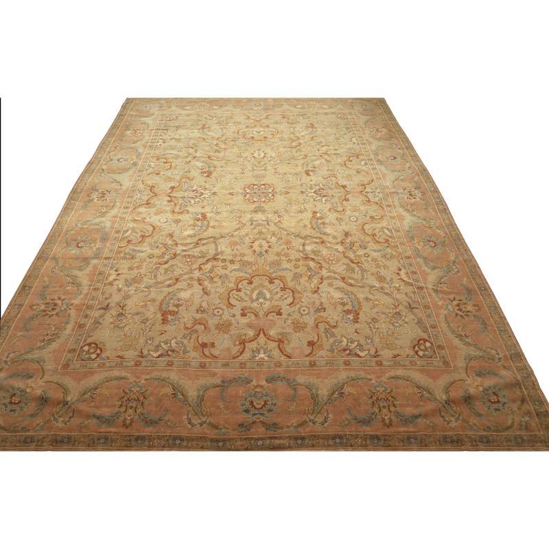 Scopri l'eleganza dell'Afghanistan Oushak con il tappeto over size CIRCA 1990. Progettato con lana e BrownPink, questo design esclusivo è perfetto per valorizzare il tuo spazio.