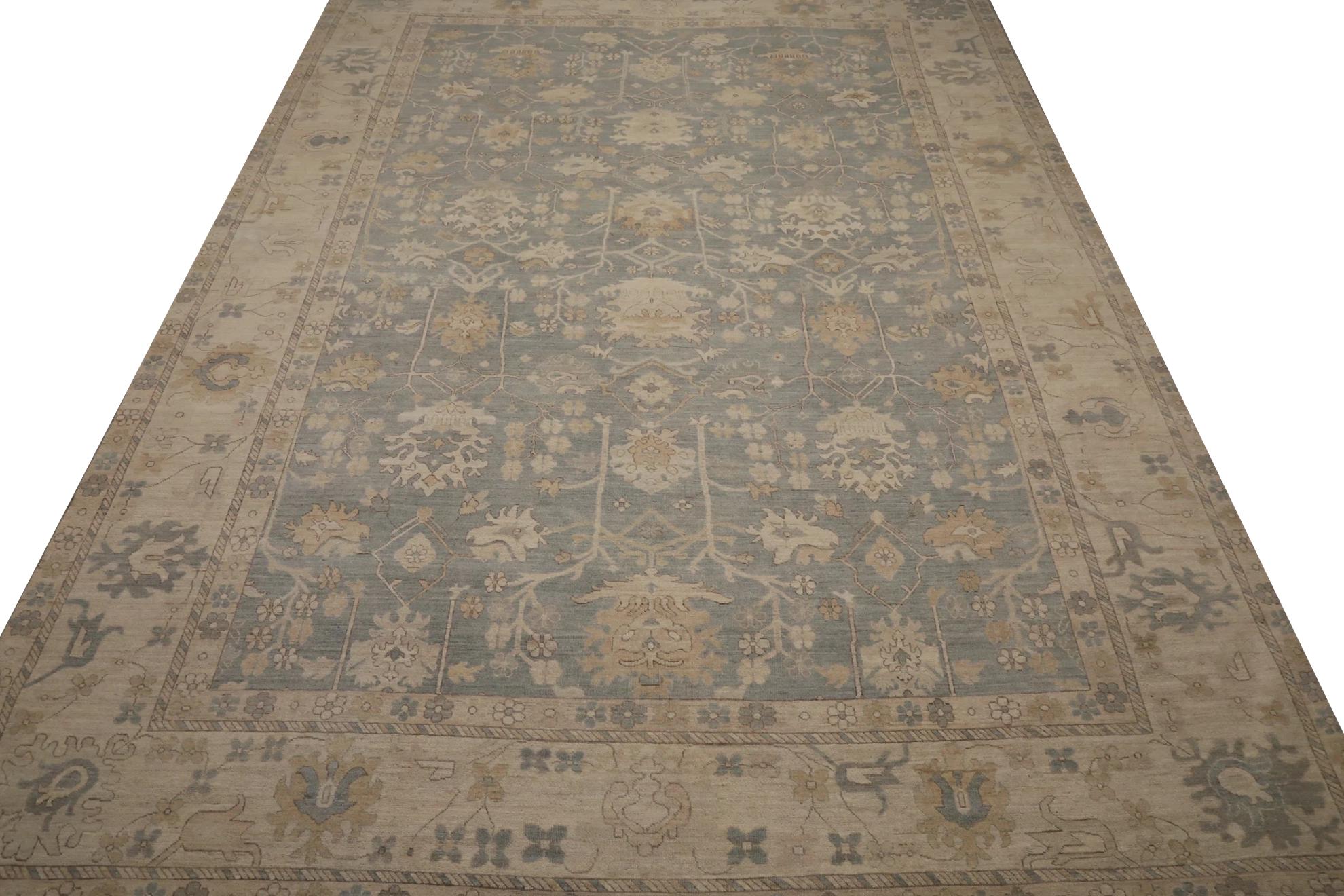 Scopri l'eleganza dell'Afghanistan Oushak con il tappeto over size CIRCA 1990. Progettato con lana e GrayIvoryTaupe, questo design esclusivo è perfetto per valorizzare il tuo spazio.