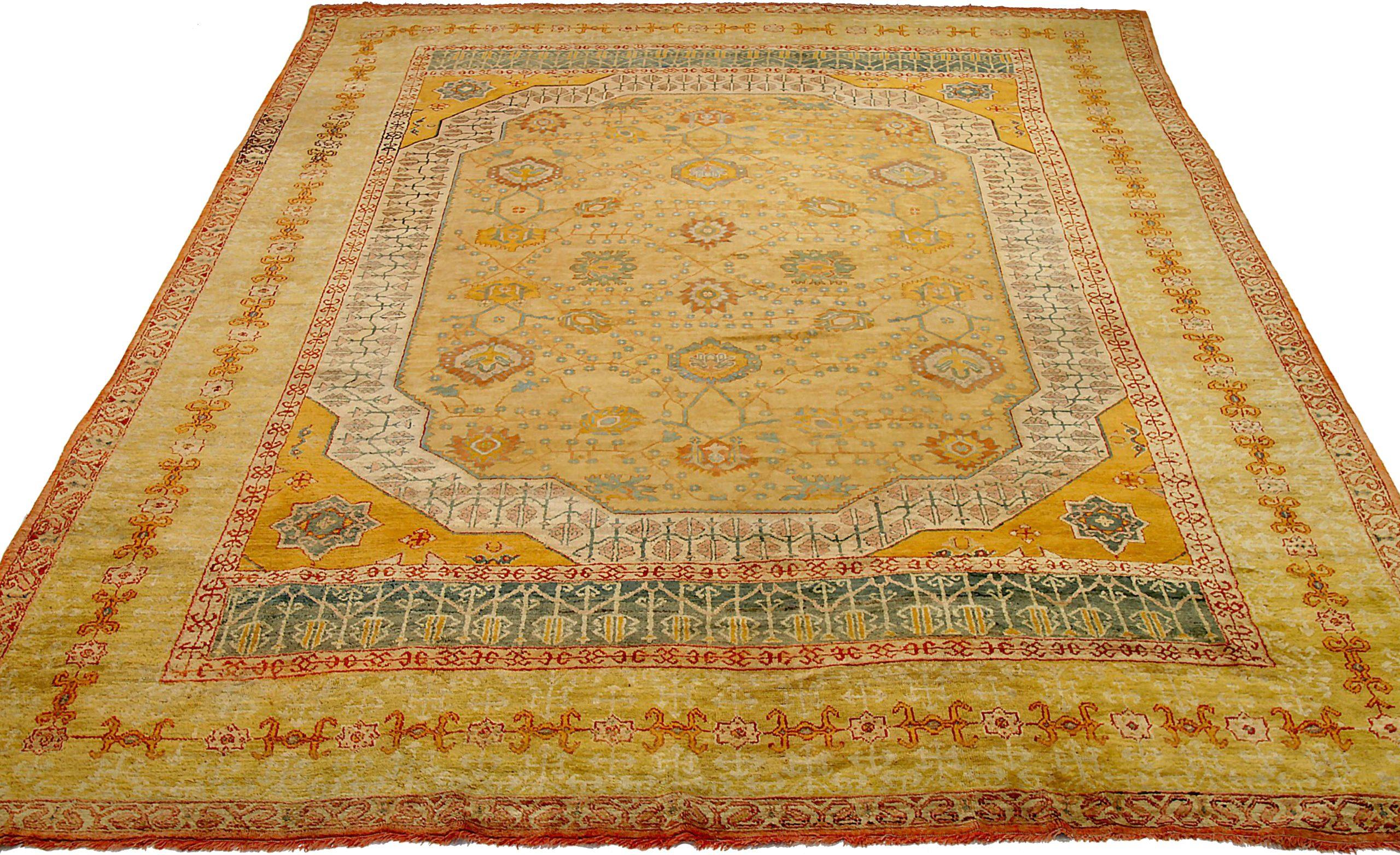 Entdecken Sie die Eleganz von Afghanistan Oushak mit einem übergroßen Teppich von CIRCA 1880. Dieses exklusive Design aus Wolle und Elfenbein-Orange-Gelb ist perfekt, um Ihren Raum zu verschönern.