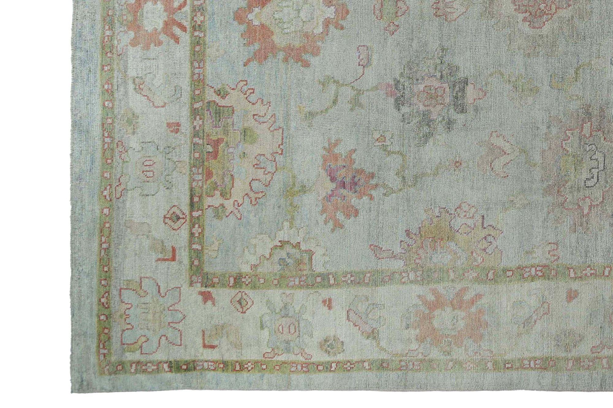 Entdecken Sie die Eleganz von Afghanistan Oushak mit einem übergroßen Teppich von CIRCA 1990. Dieses exklusive Design aus Wolle und Hellblau ist perfekt, um Ihren Raum zu verschönern.