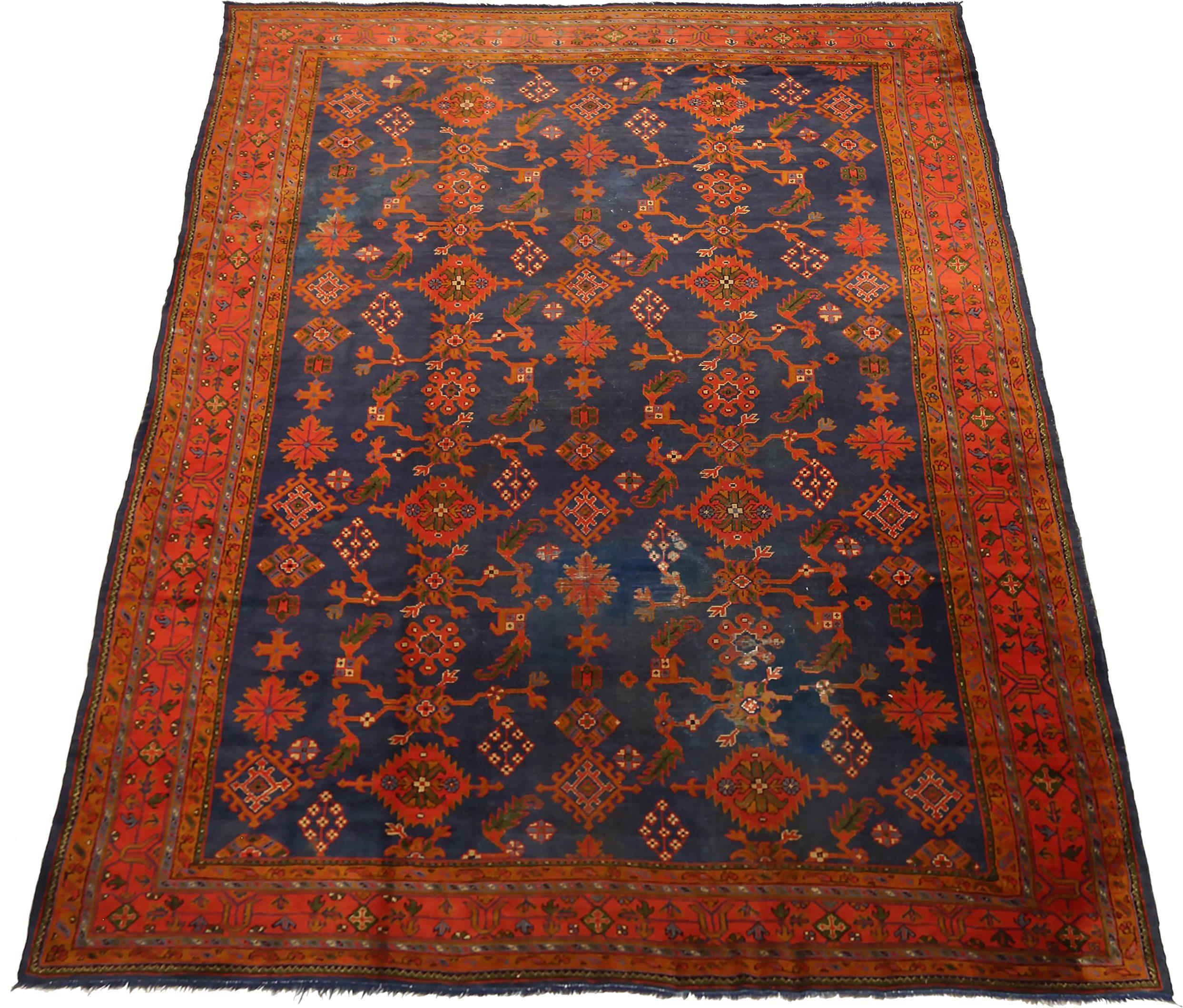Entdecken Sie die Eleganz von Afghanistan Oushak mit einem übergroßen Teppich von CIRCA 1880. Dieses exklusive Design aus Wolle und Marineblau-Rot ist perfekt, um Ihren Raum zu verschönern.