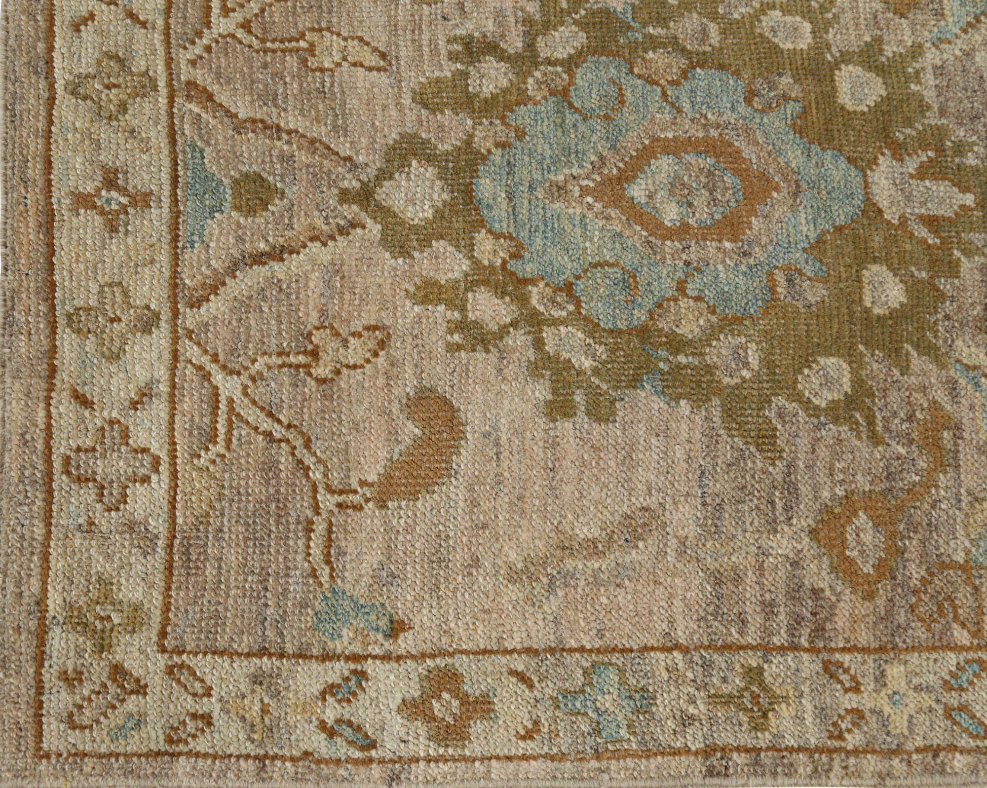 Scopri l'eleganza dell'Afghanistan Oushak con il tappeto runner CIRCA 1990. Progettato in lana e marrone, questo design esclusivo è perfetto per valorizzare il tuo spazio.