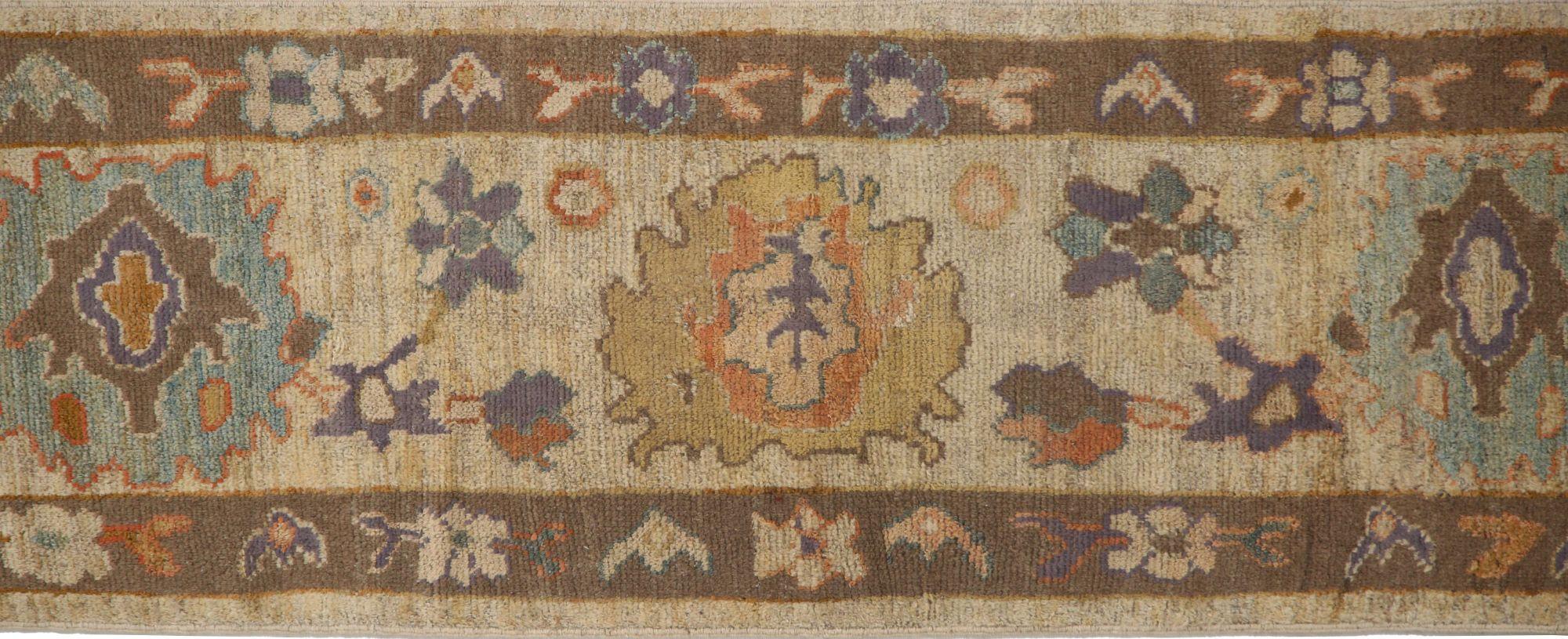 Noué à la main Tapis de course Oushak d'Afghanistan, motif en laine ivoire - 96069 en vente