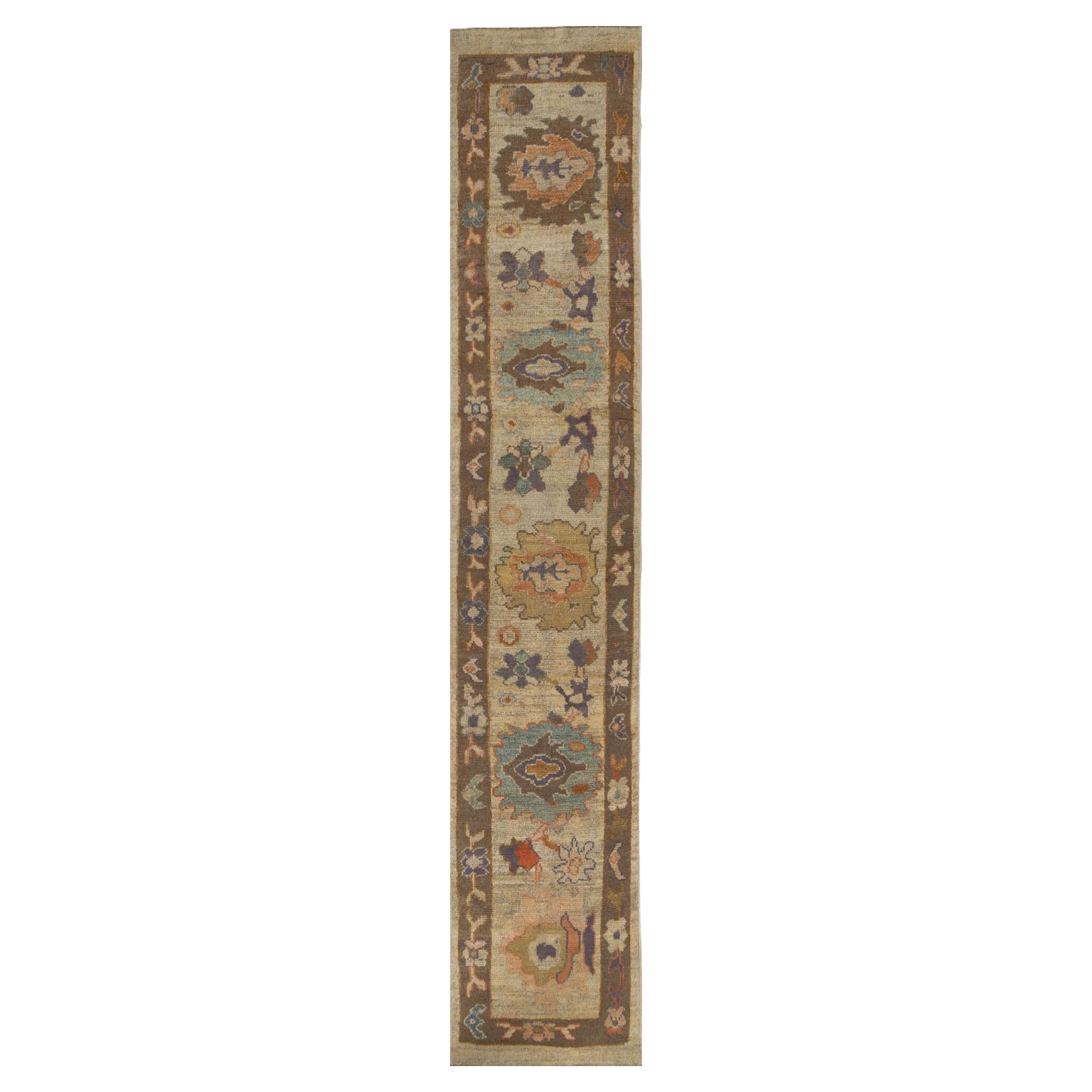 Tapis de course Oushak d'Afghanistan, motif en laine ivoire - 96069 en vente
