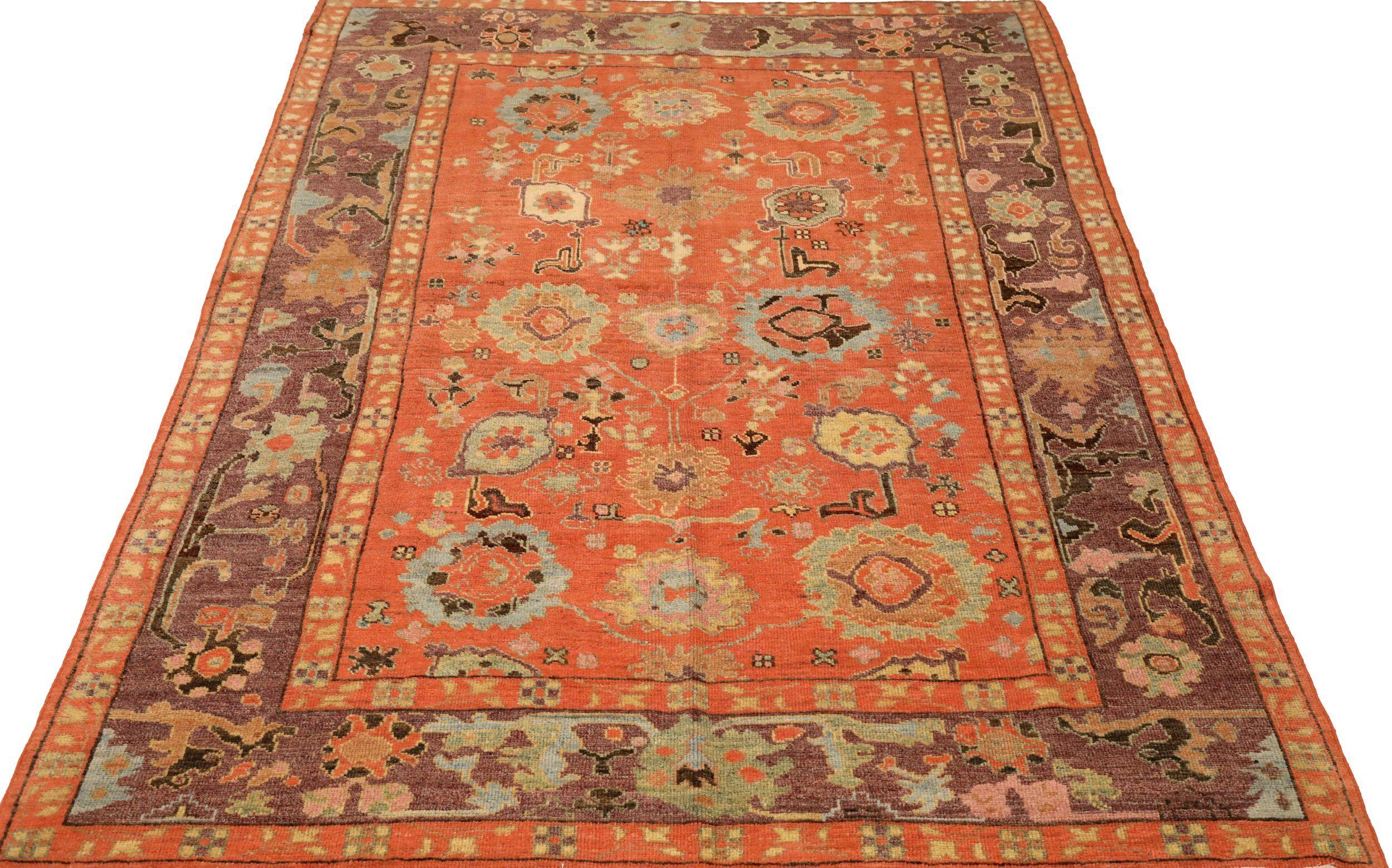 Scopri l'eleganza dell'Afghanistan Oushak con il tappeto piccolo CIRCA 1990. Progettato con lana e arancio, questo design esclusivo è perfetto per valorizzare il tuo spazio.