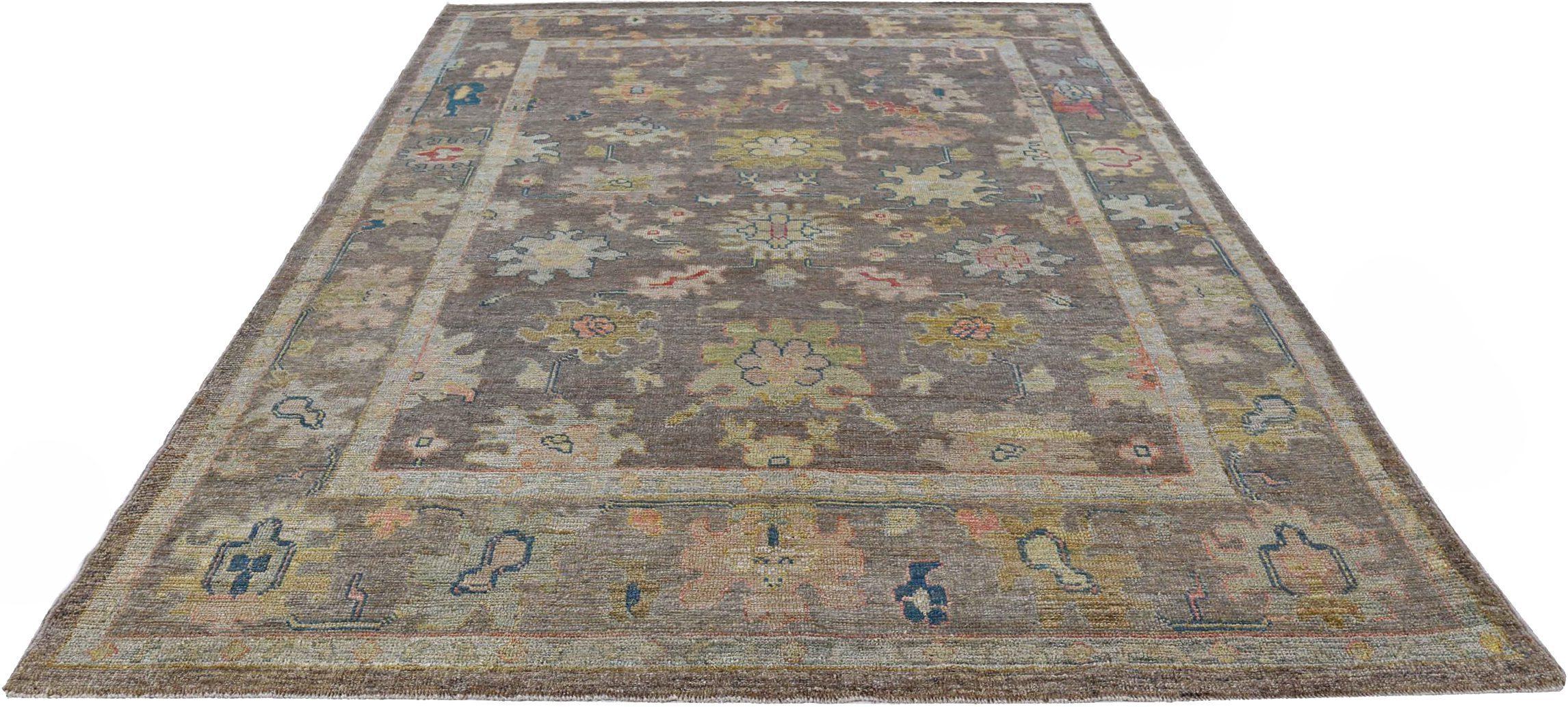 Découvrez l'élégance de la Collection Elegal d'Afghanistan, qui comprend des tapis de sol de la collection Circa 1990. Conçu avec de la laine et du BrownGreenIvory, ce design exclusif est parfait pour mettre en valeur votre espace.