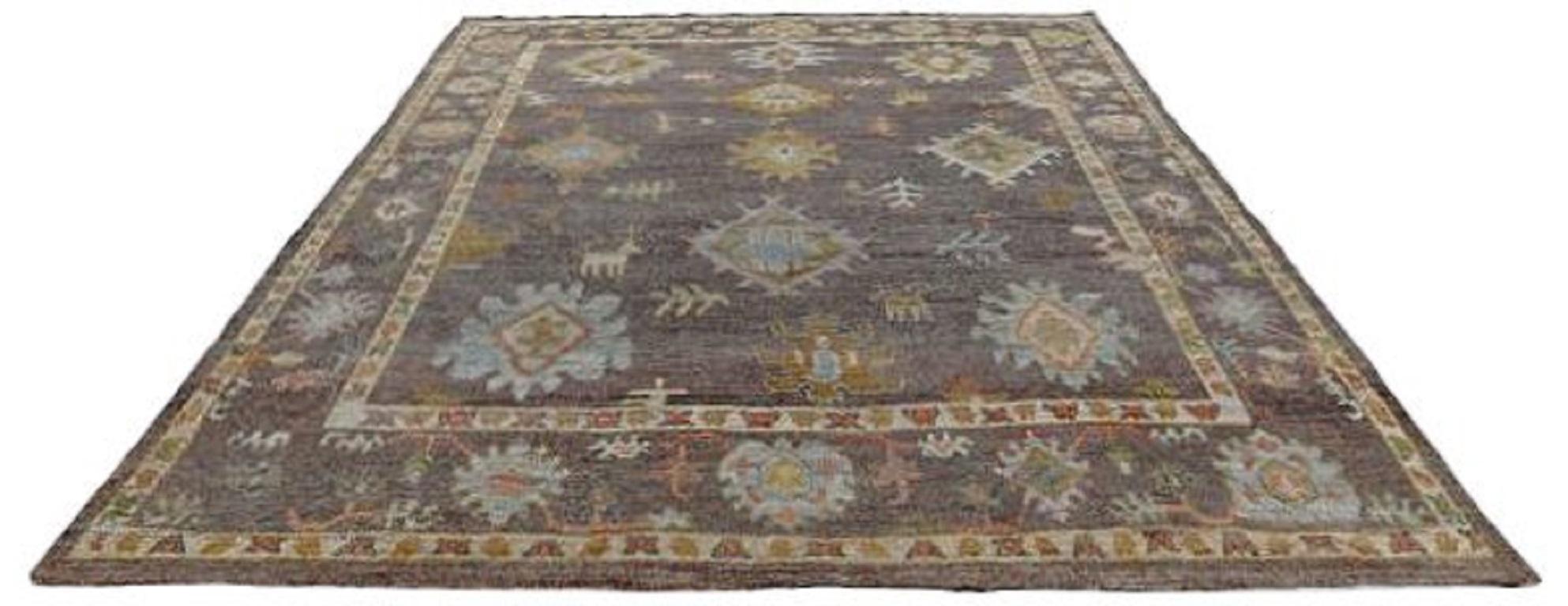 Entdecken Sie die Eleganz der Afghanistan Rose Collection mit den Area Rugs von Circa 1990. Dieses exklusive Design aus Wolle und BlauBraunGrün ist perfekt, um Ihren Raum zu verschönern.
